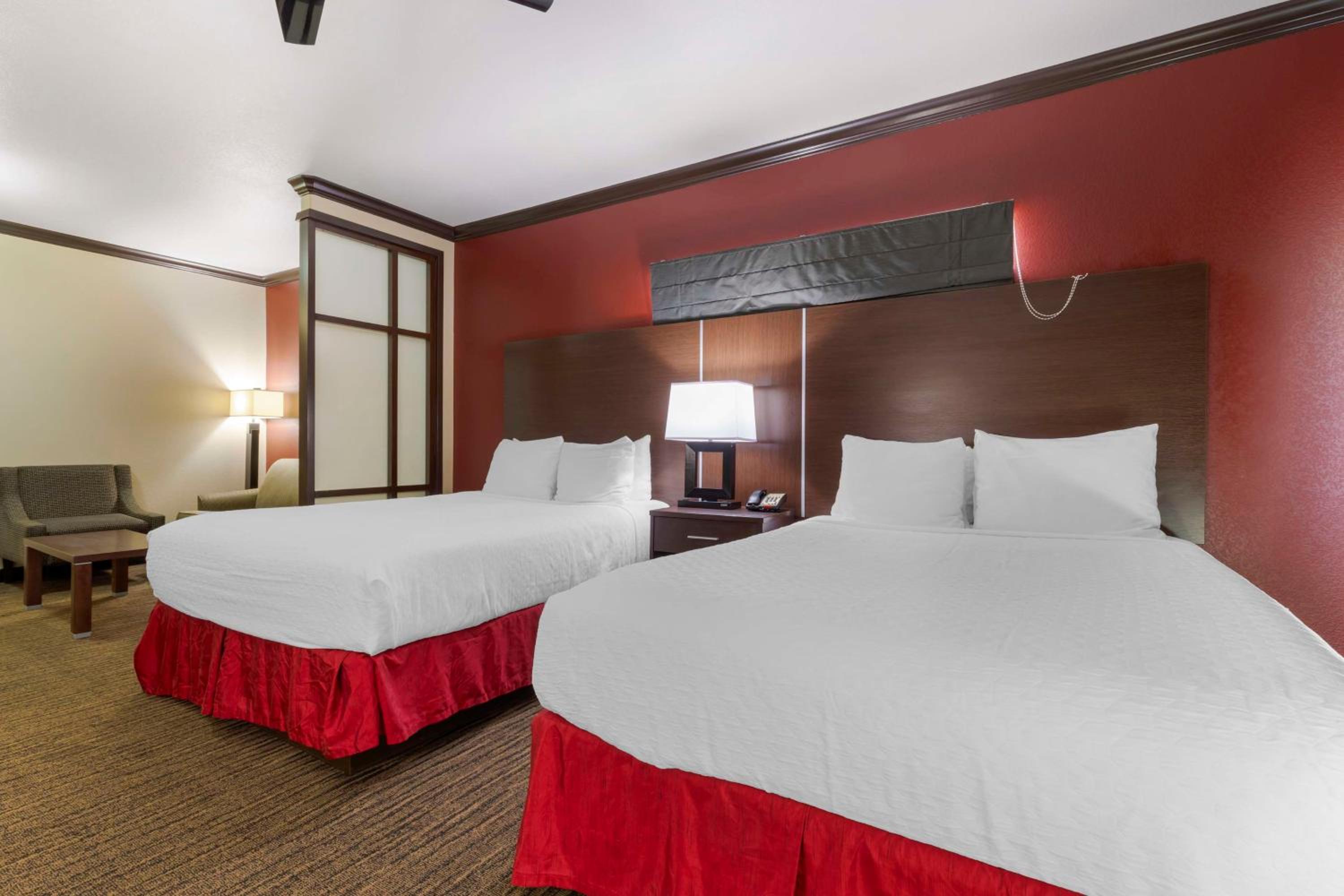 Queen Suite with Two Queen Beds and Sofa Bed photo 3