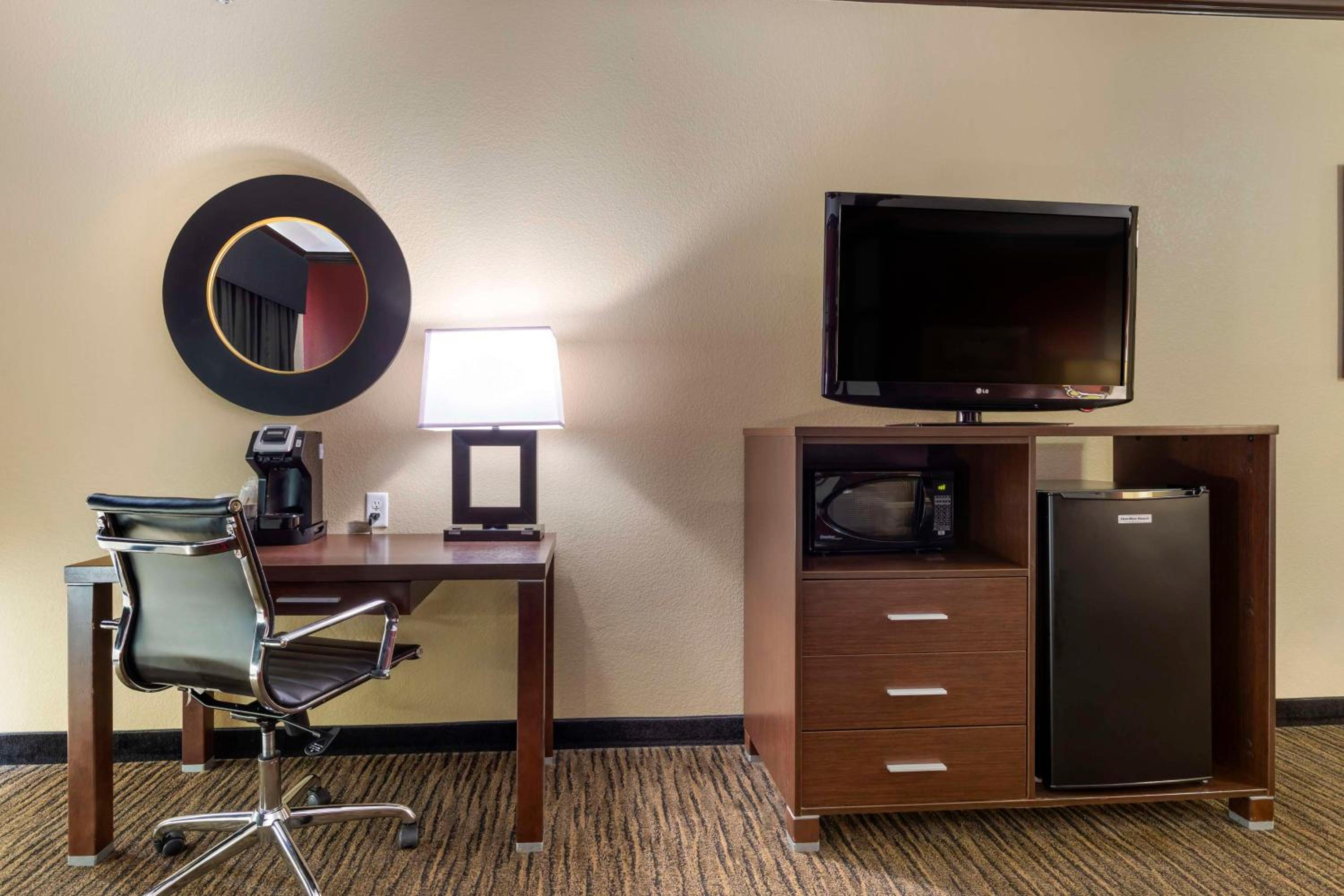 Queen Suite with Two Queen Beds and Sofa Bed photo 2