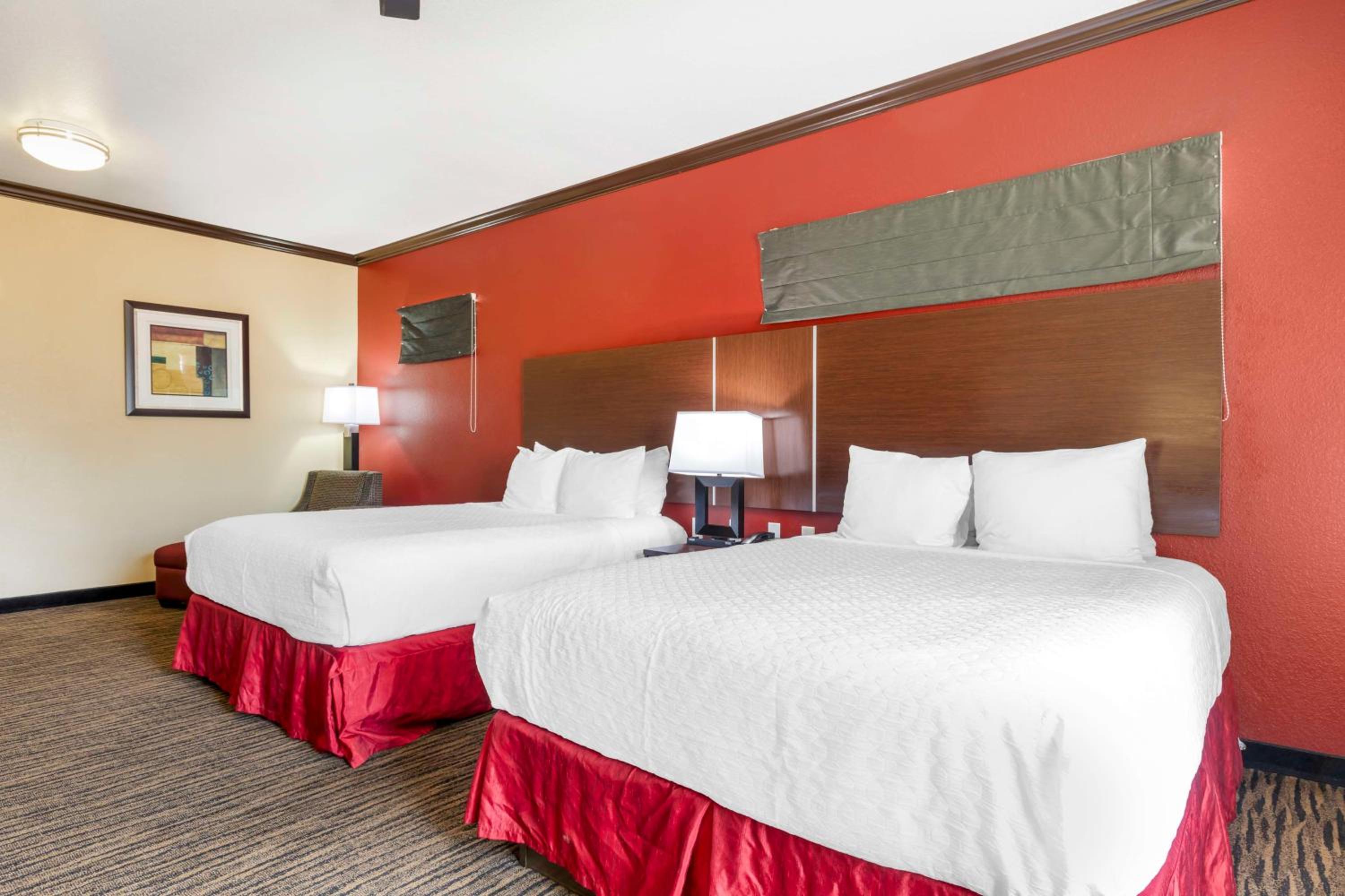 Queen Room with Two Queen Beds - Communication Assistance/Non-Smoking photo 3
