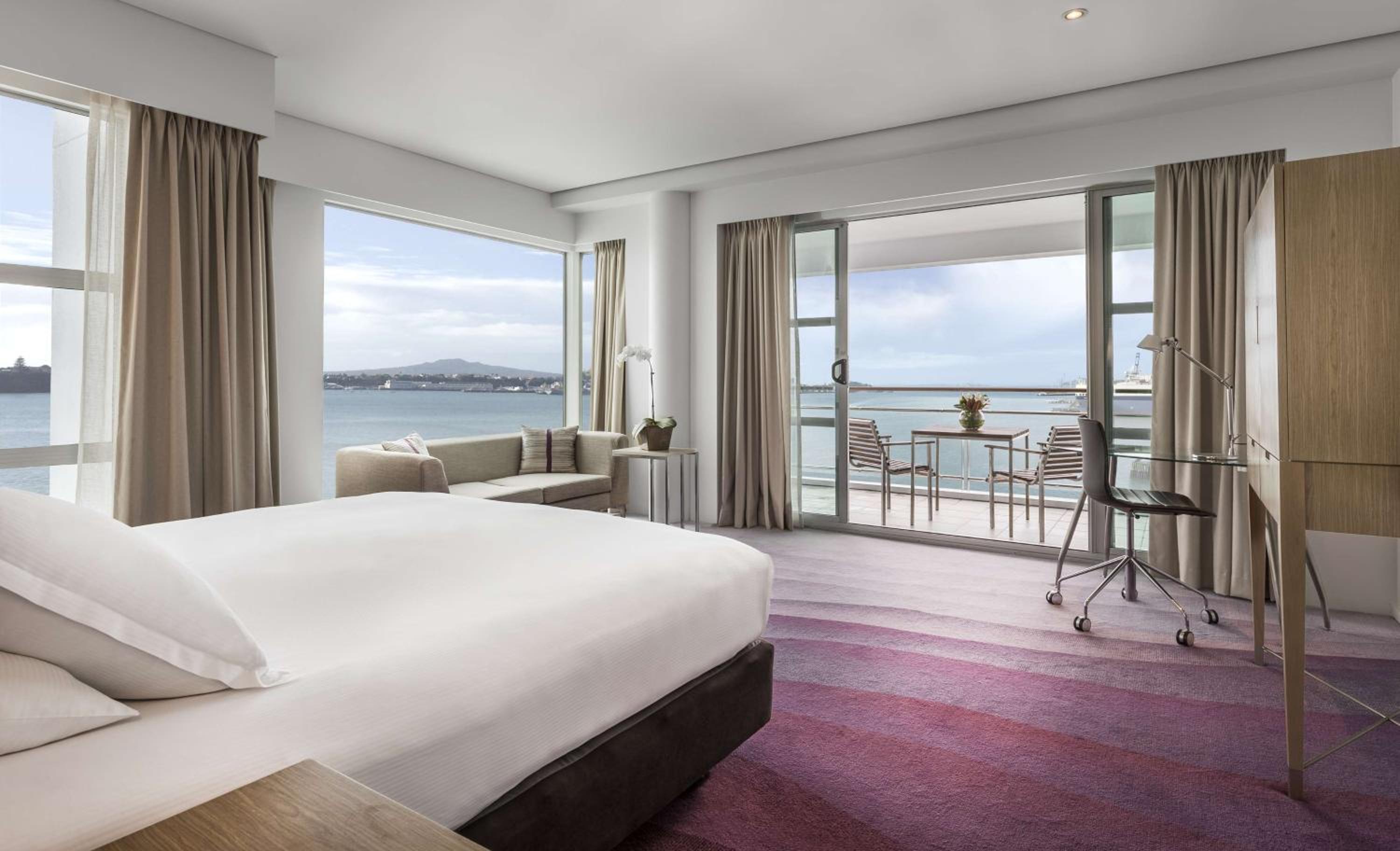 Deluxe King Room with Premium Harbor View - Photo 1