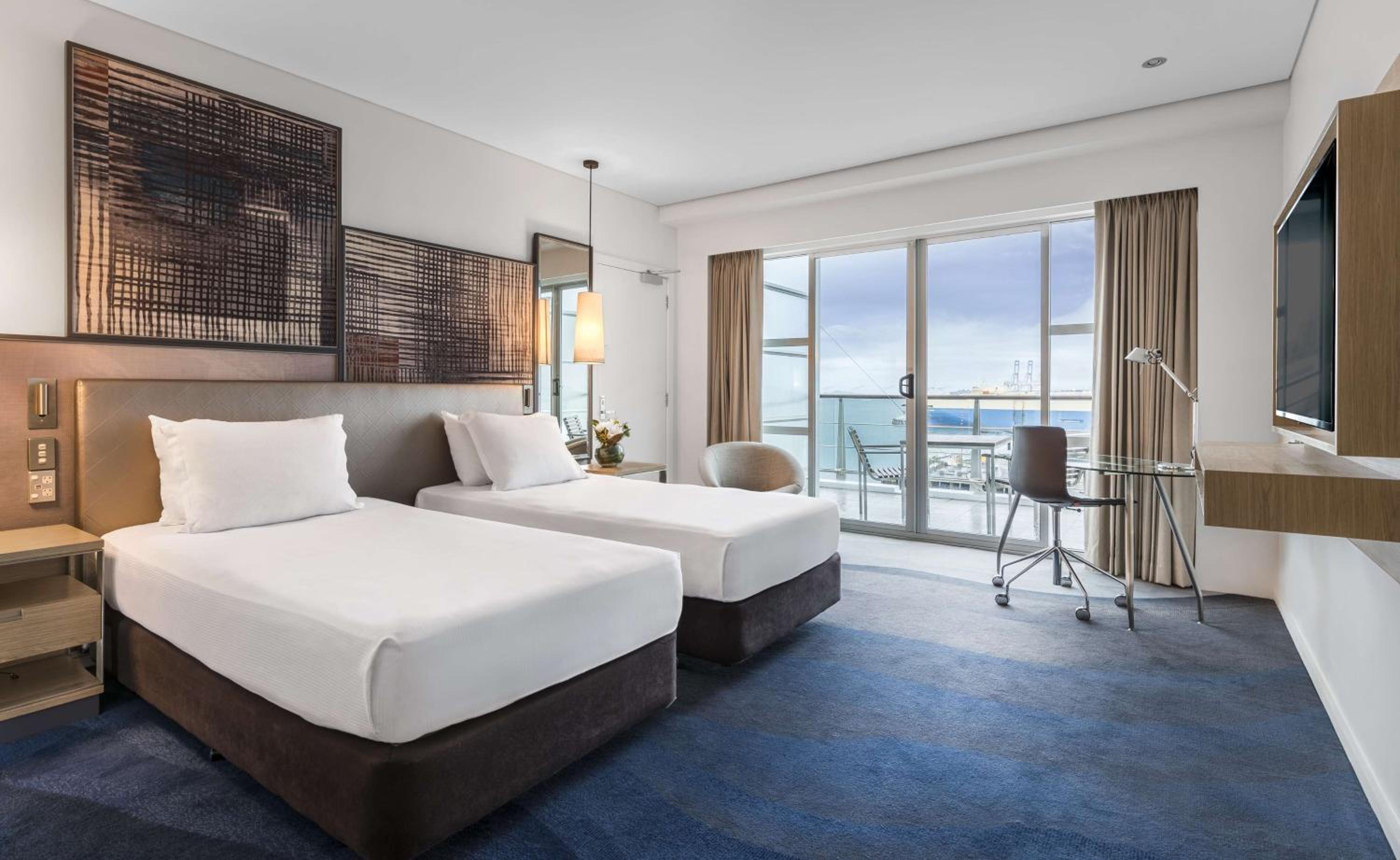 Deluxe Twin Room with Harbor View - Photo 1