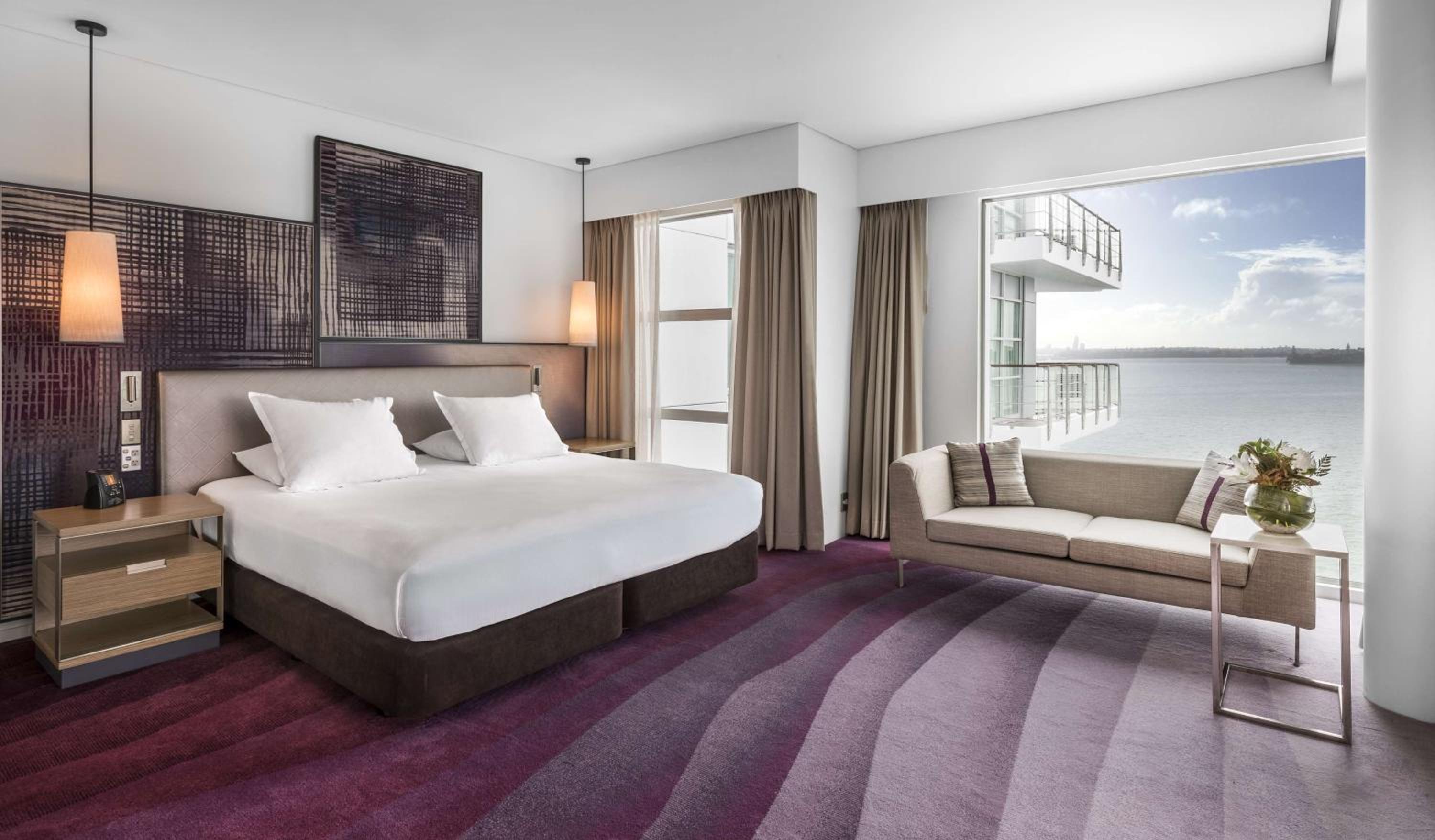 Deluxe King Room with Premium Harbor View - Photo 3
