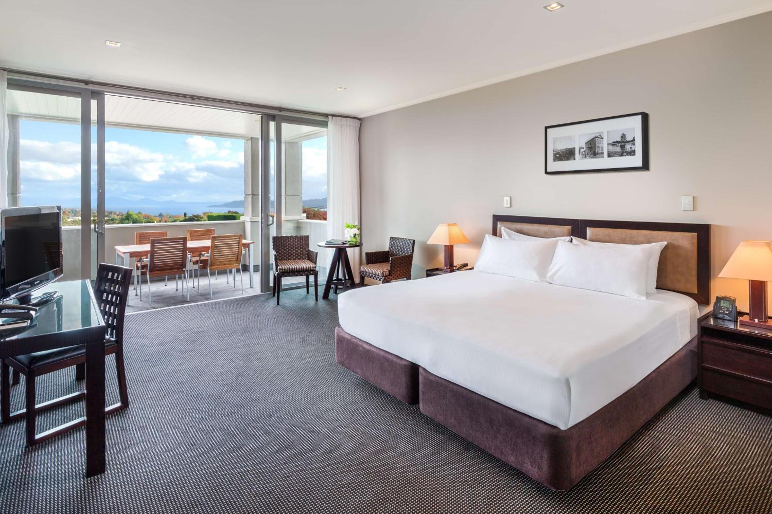 King Room with Lake View - Photo 1