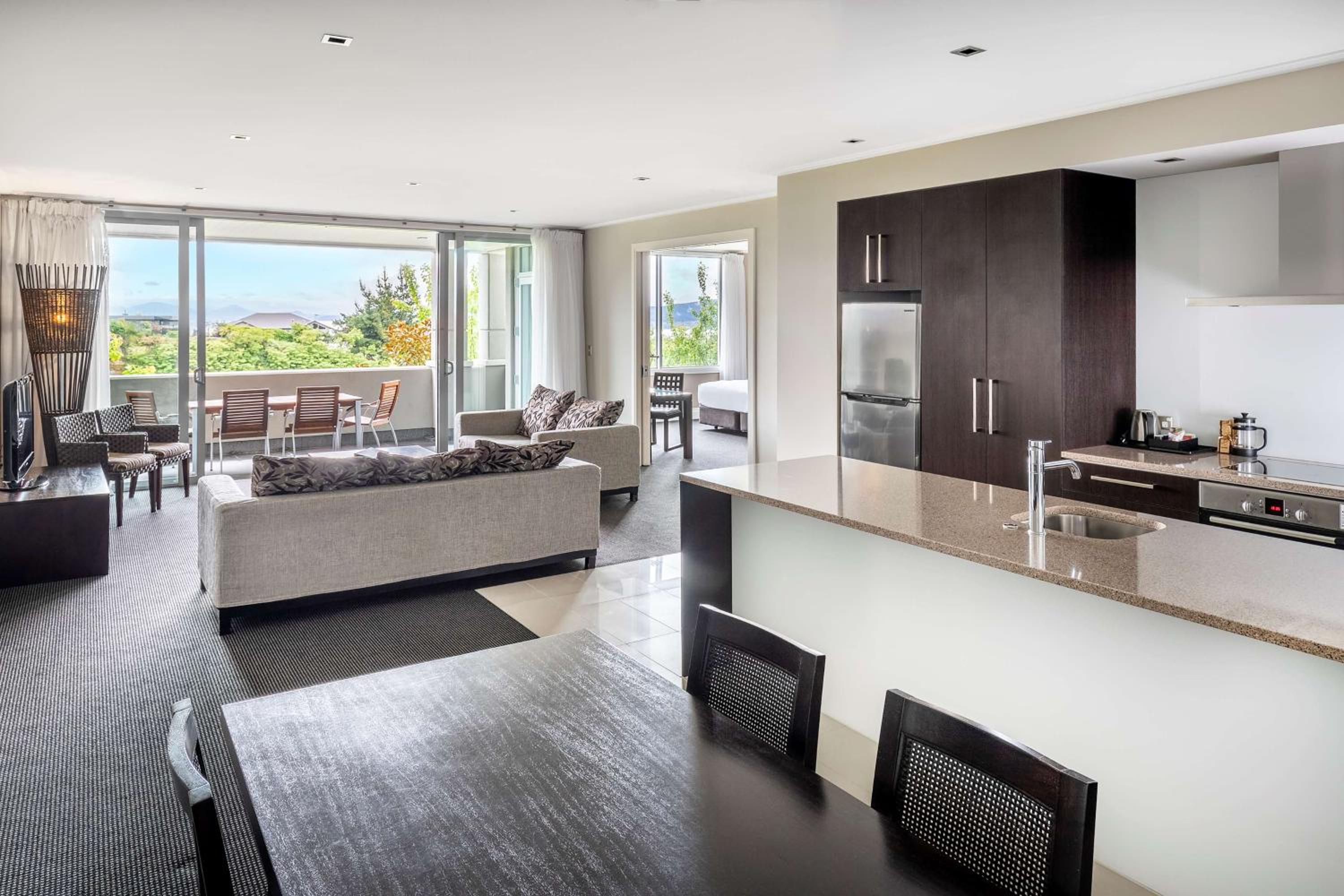 One-Bedroom Apartment - Photo 2
