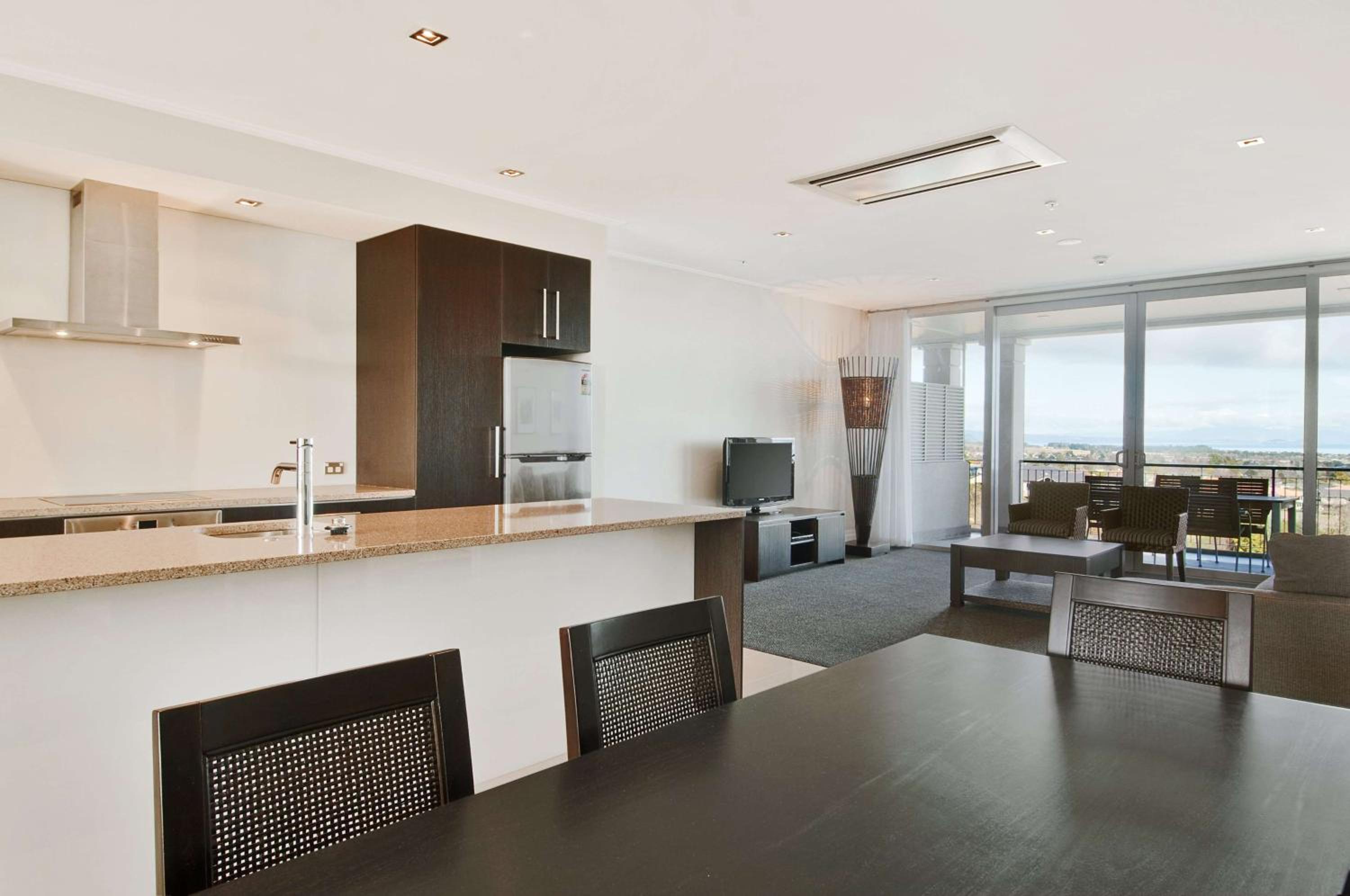 Three-Bedroom Apartment - Photo 4