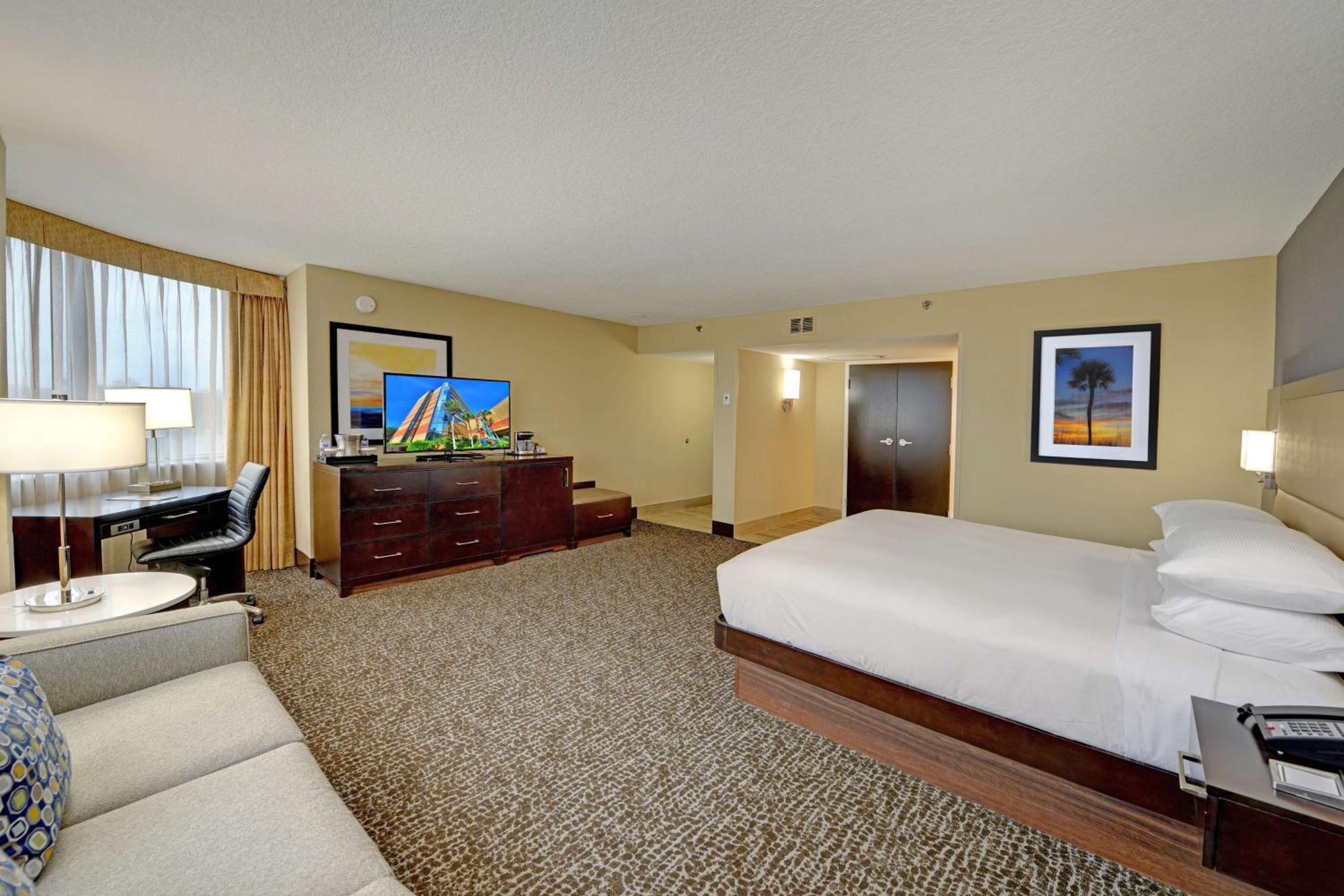 Corner King Room