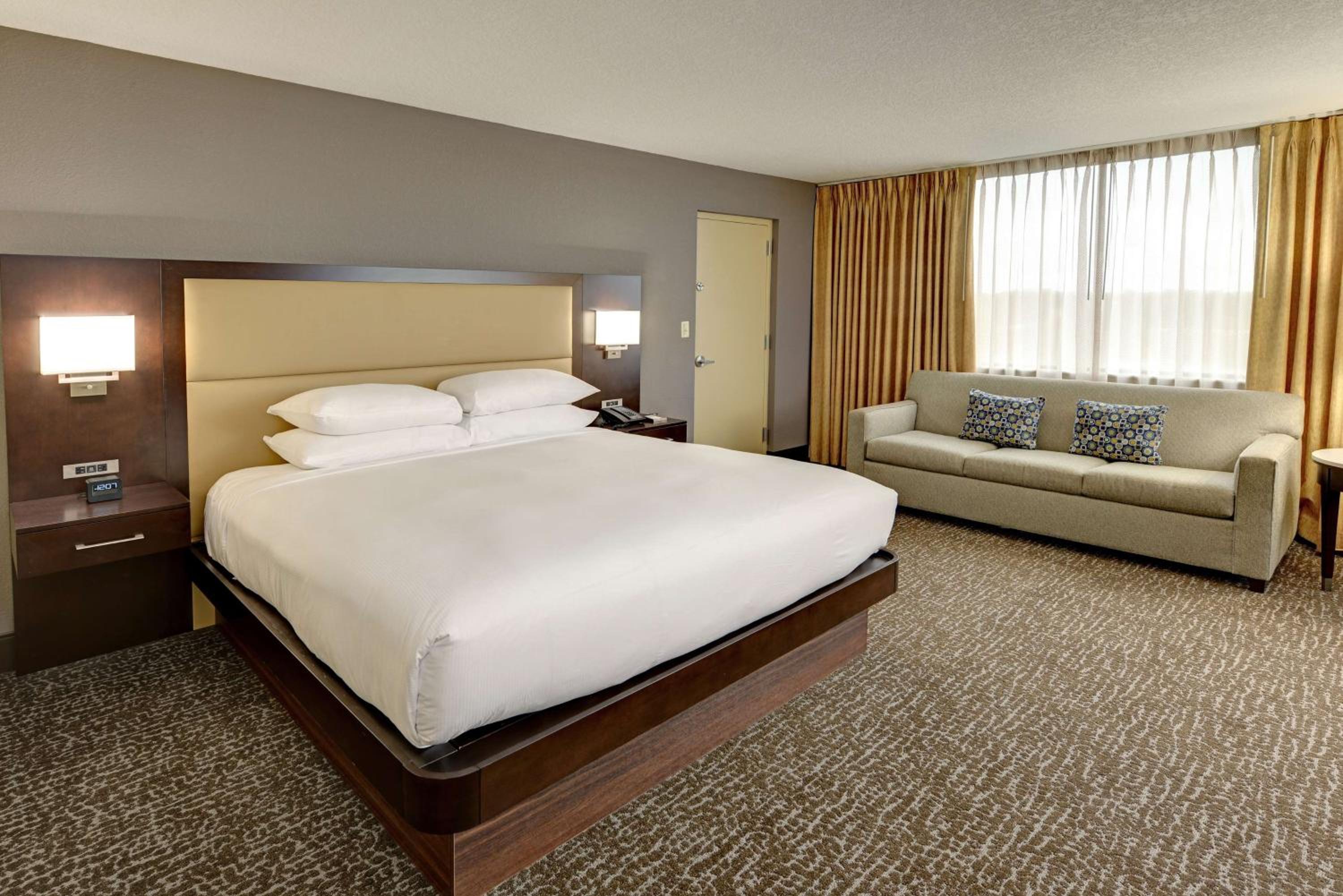 Corner King Room