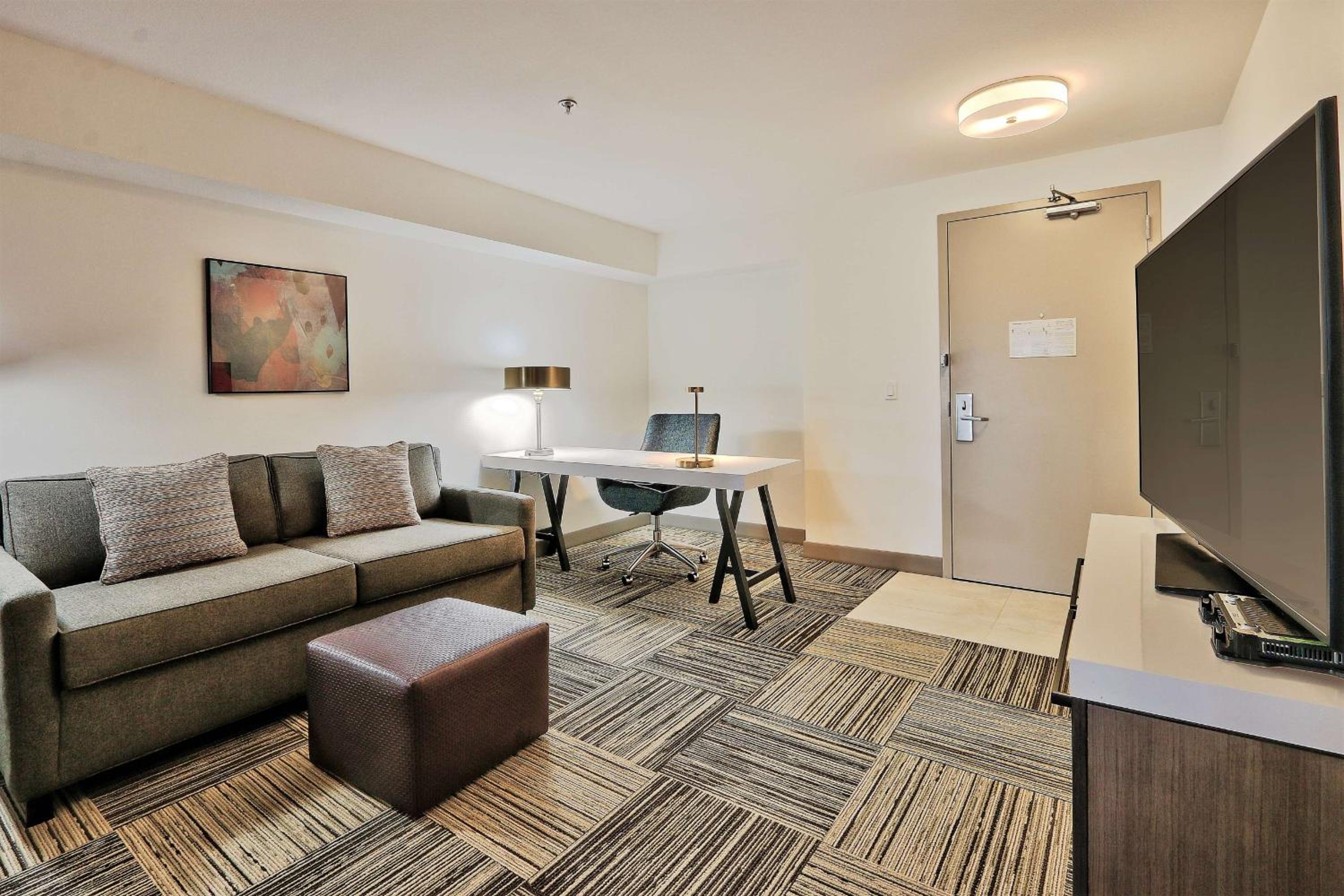 Junior King Suite with Sofa Bed - Photo 4