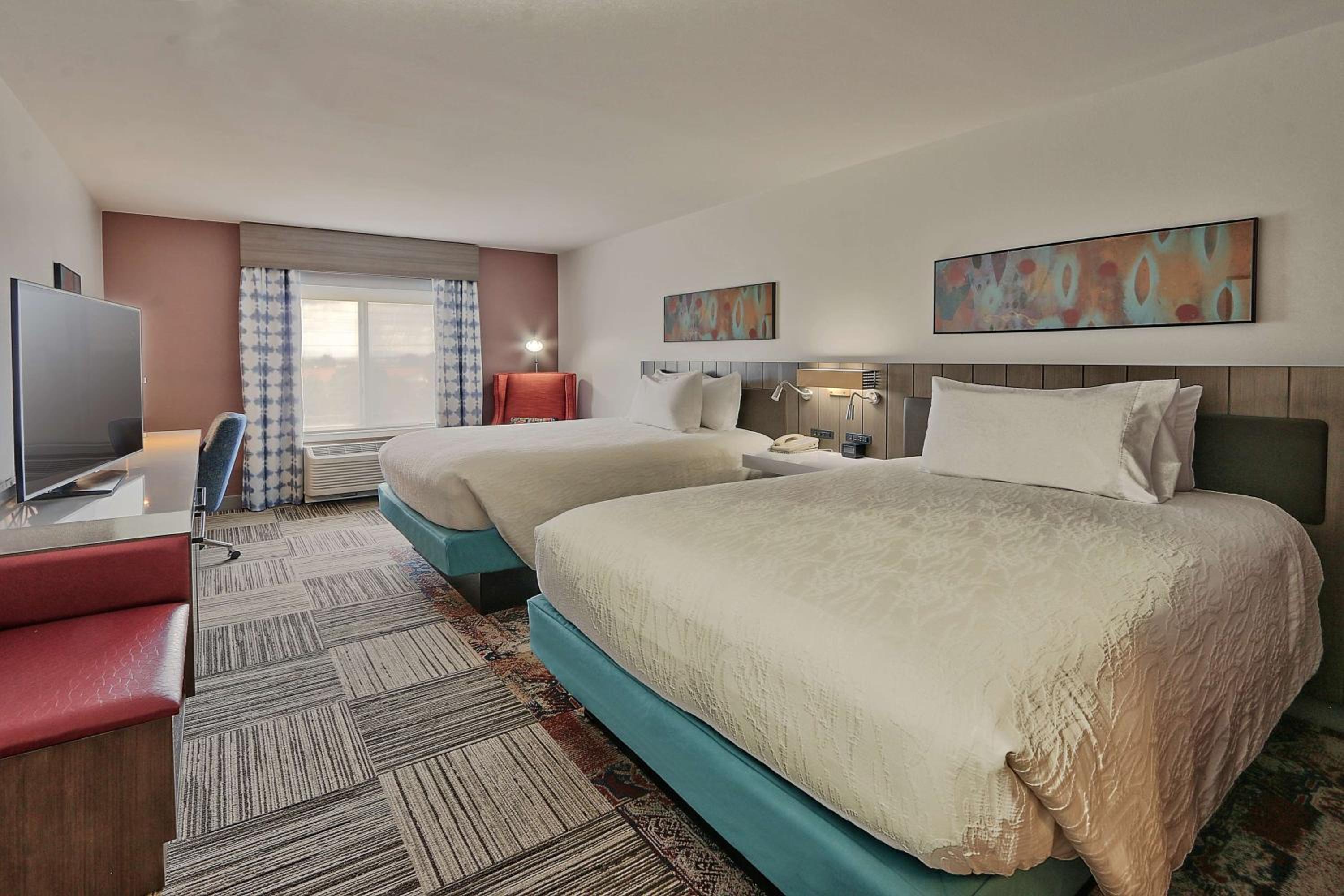 Queen Room with Two Queen Beds - Photo 3