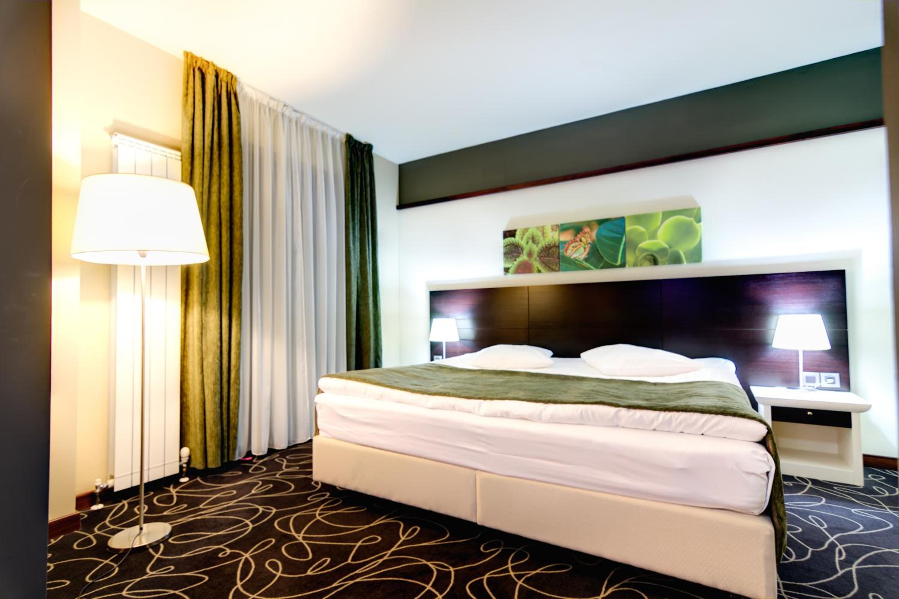 Junior Suite with Balcony - Photo 5