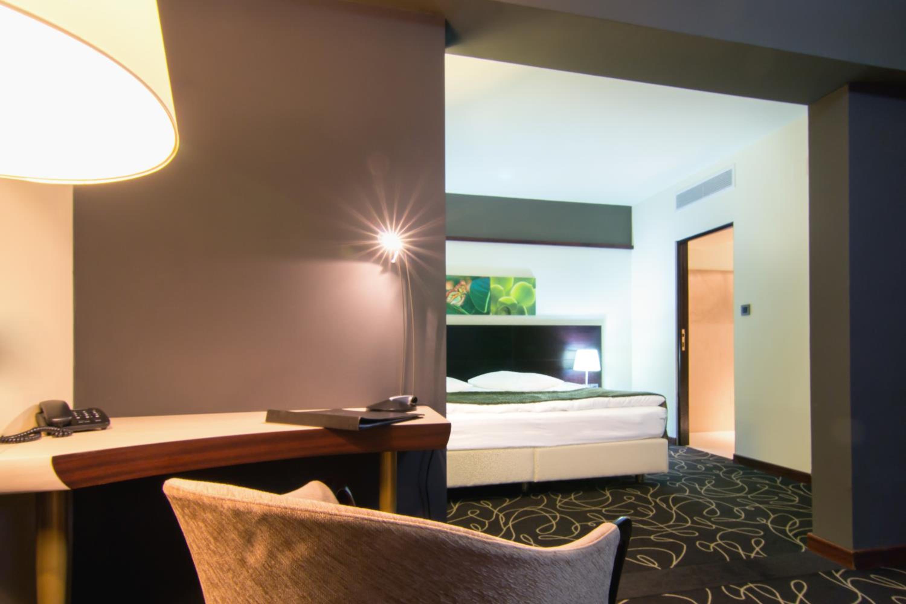 Junior Suite with Balcony - Photo 6