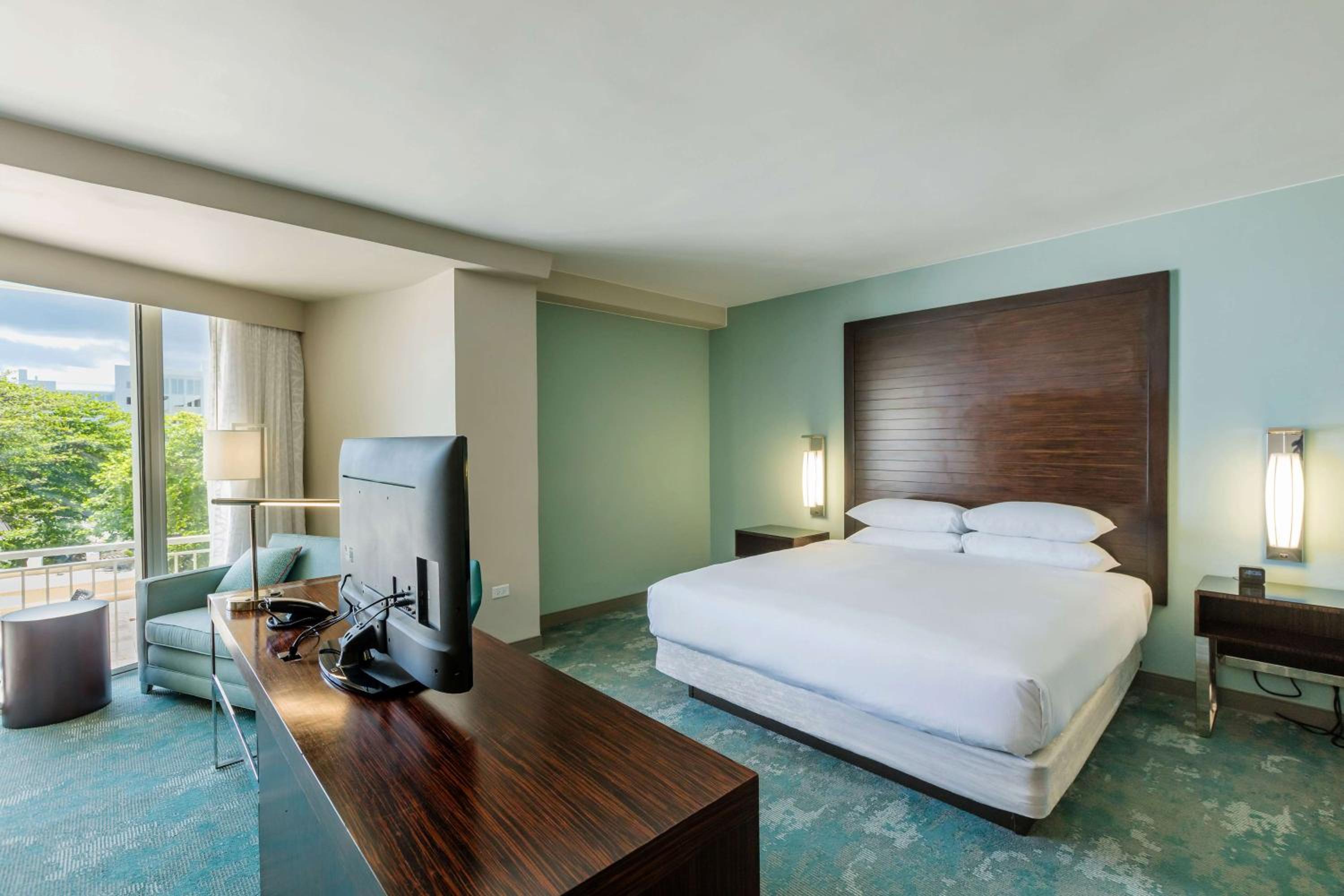 Junior King Suite with Balcony - Photo 1