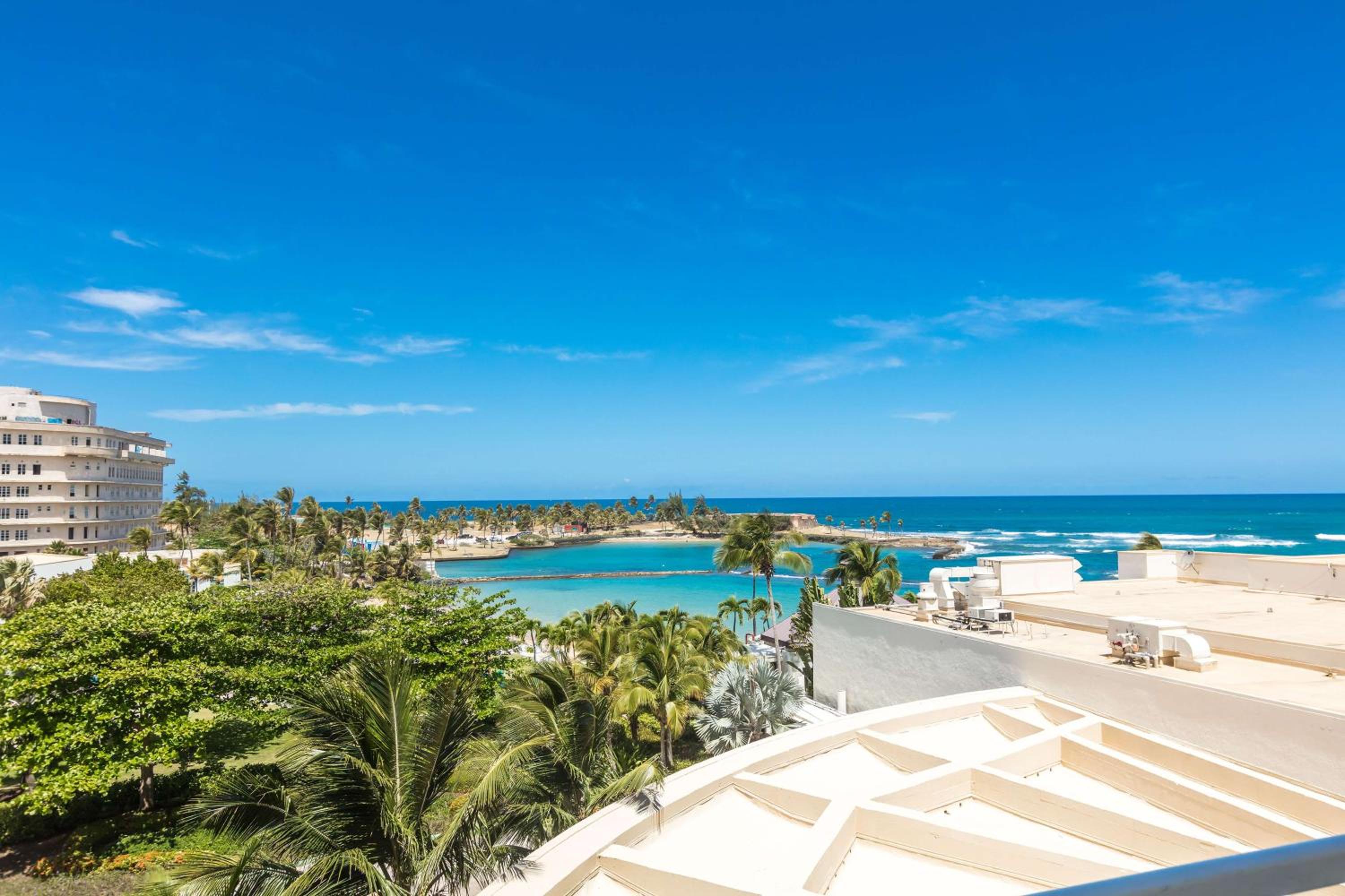 Double Room with Two Double Beds and Resort or Garden View - Photo 8