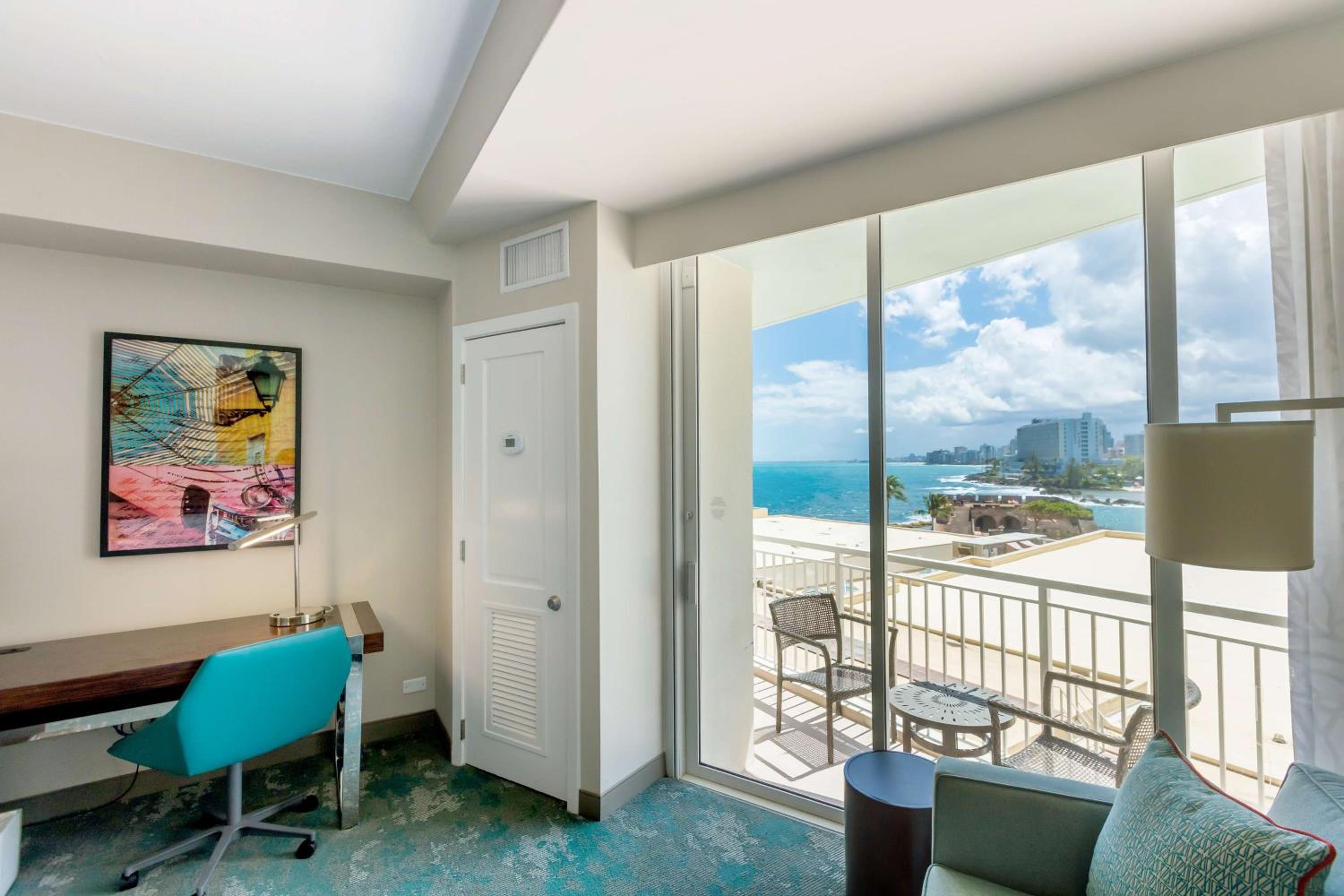Double Room with Two Double Beds and Resort or Garden View - Photo 7