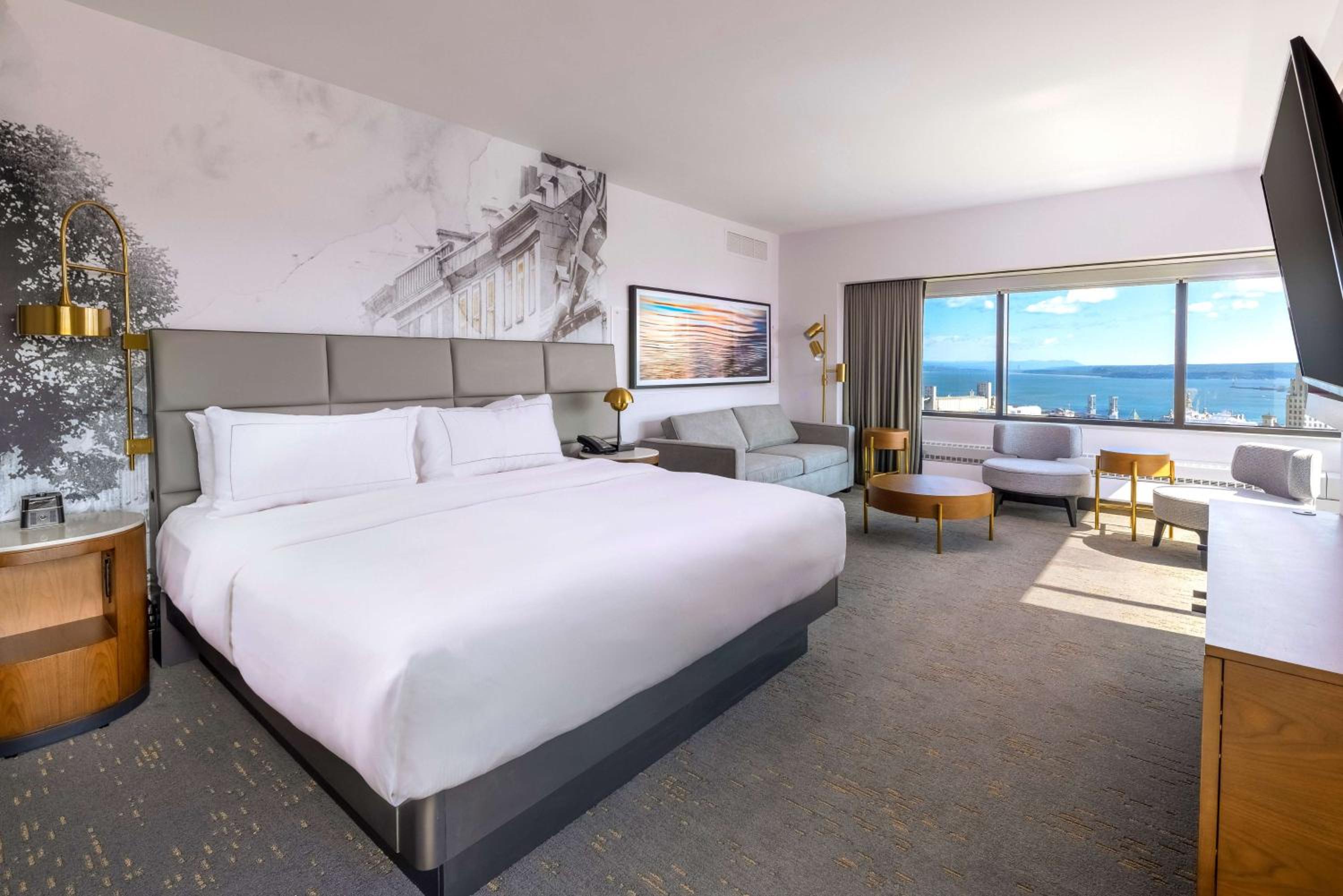 Studio Suite River View
