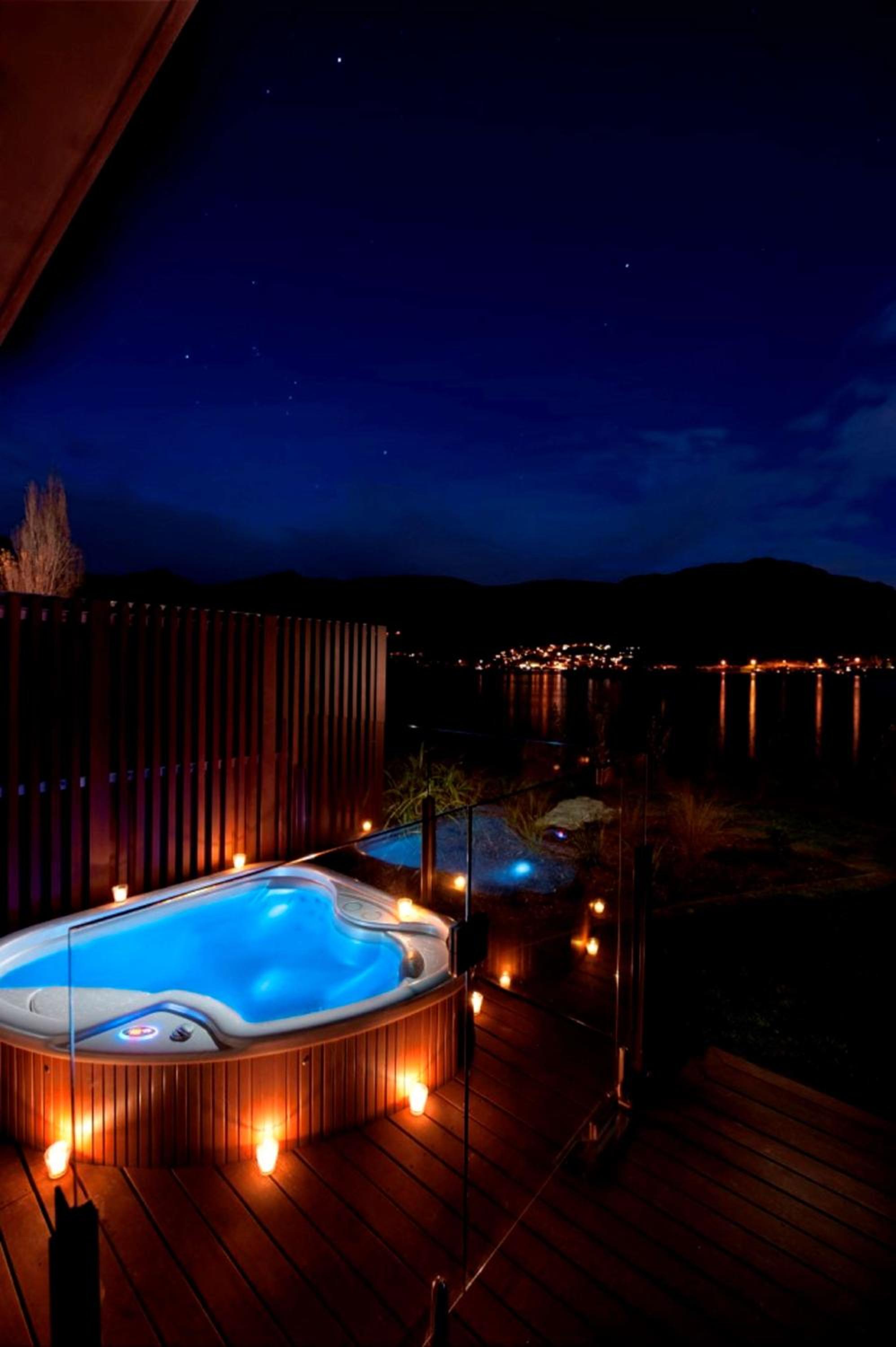 Lake Front King Room with Hot Tub - Photo 3