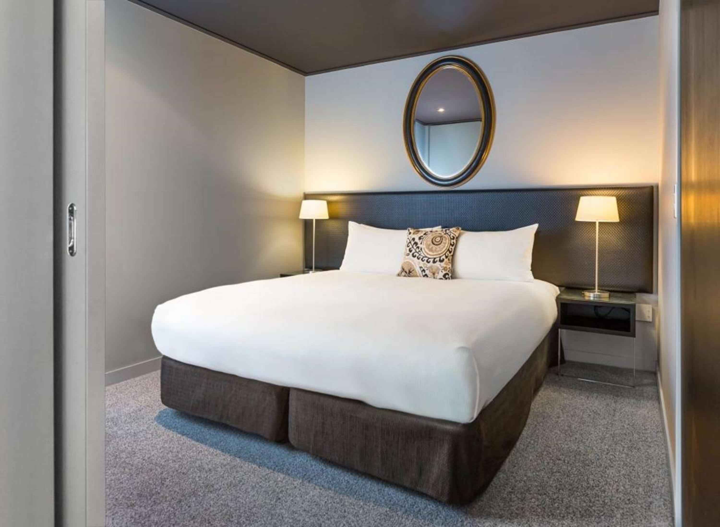 King Room with Kitchenette - Photo 4