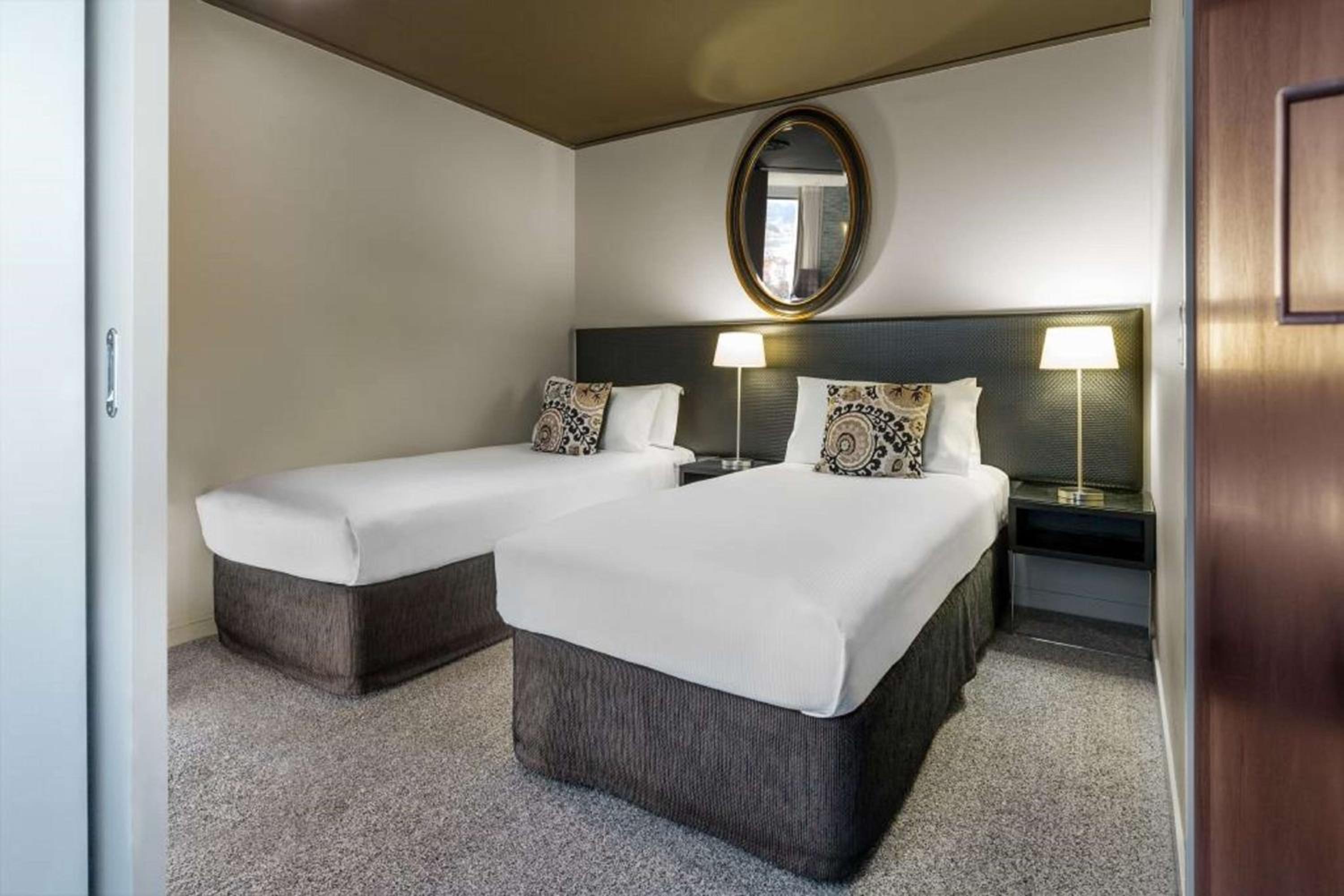 Twin Room with Kitchenette - Photo 4