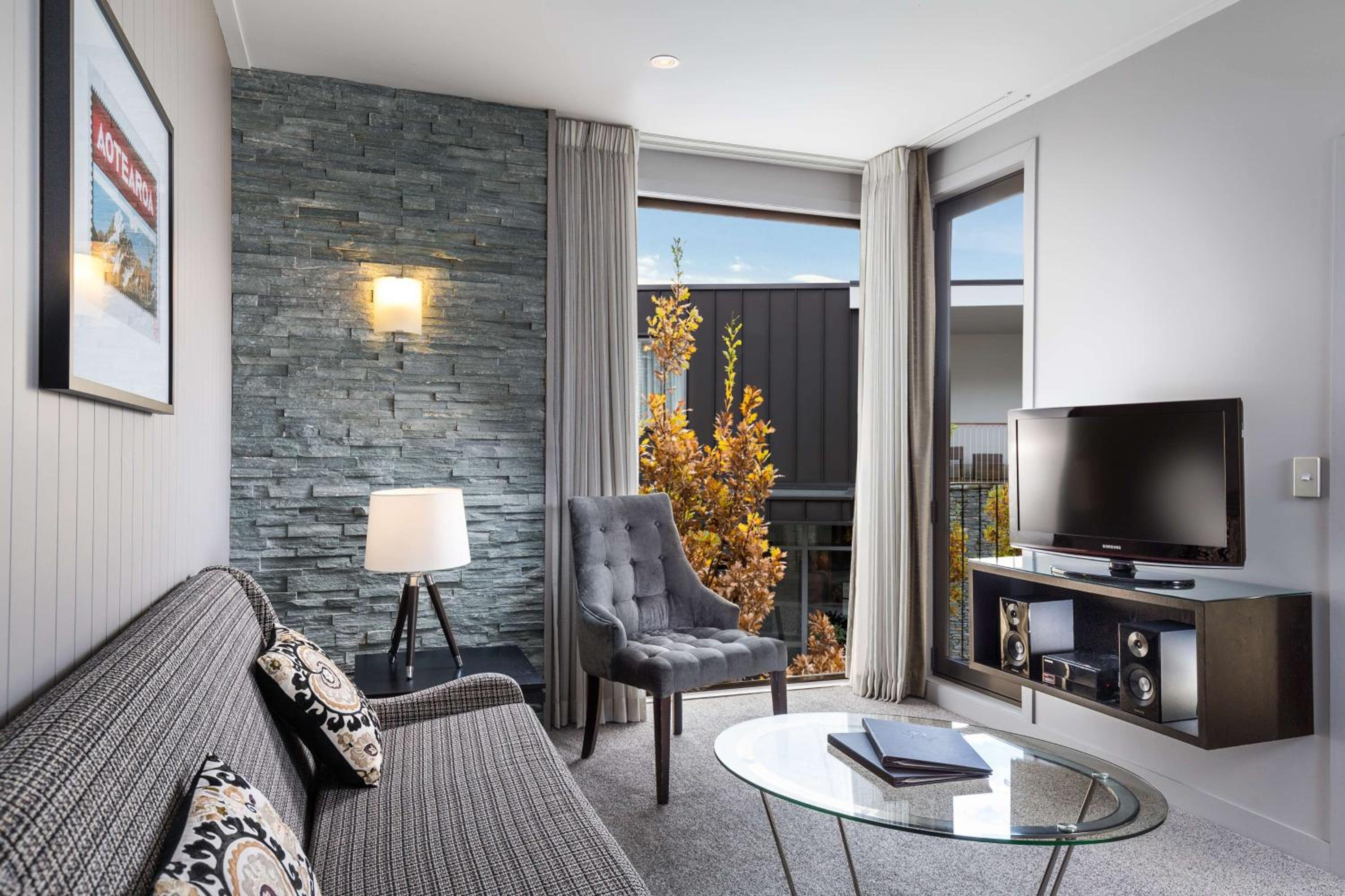 King Room with Kitchenette - Photo 1