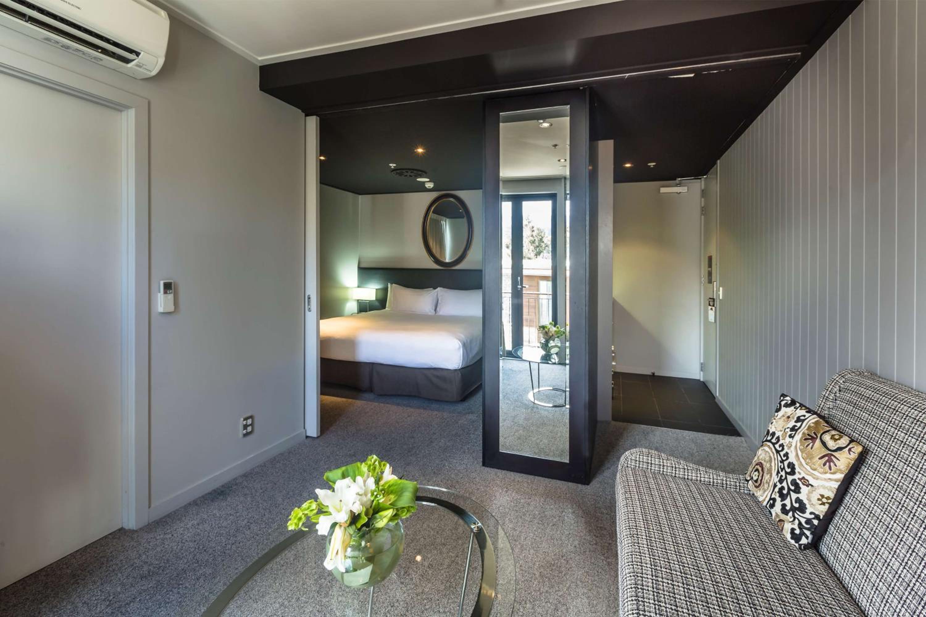 King Room with Kitchenette - Photo 2