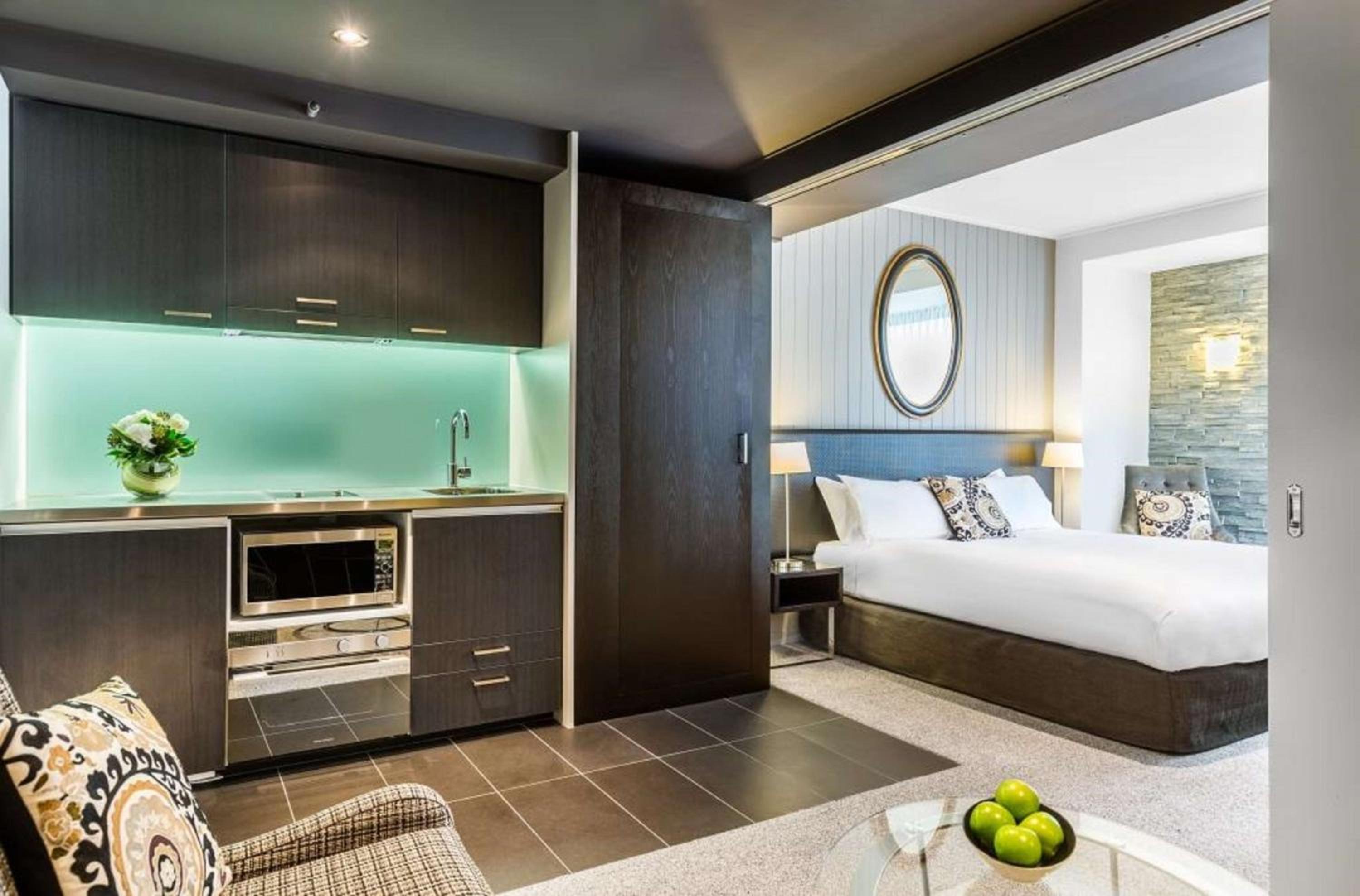King Room with Kitchenette - Mobility Access - Photo 3