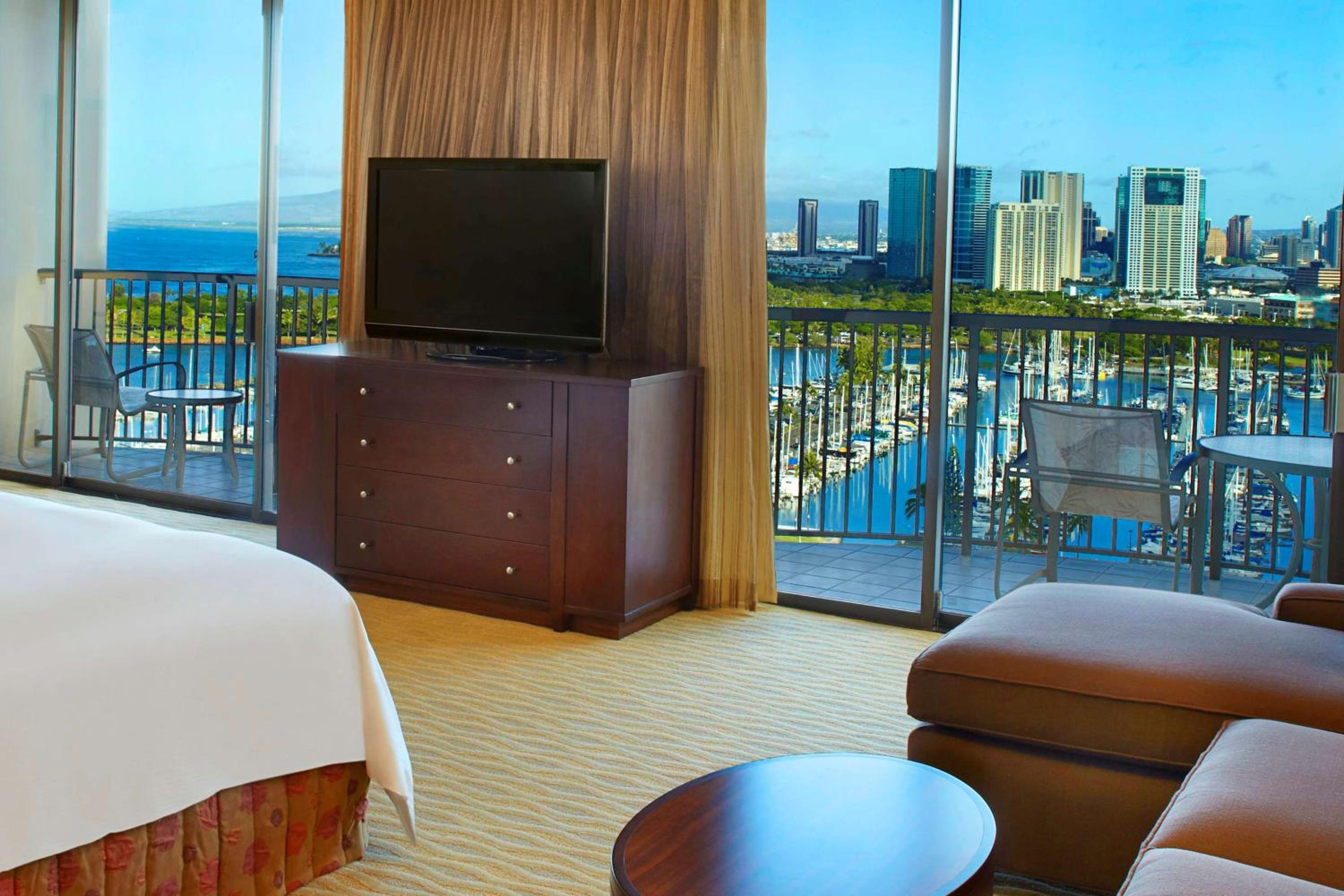 Rainbow Tower Lagoon View Junior Suite 