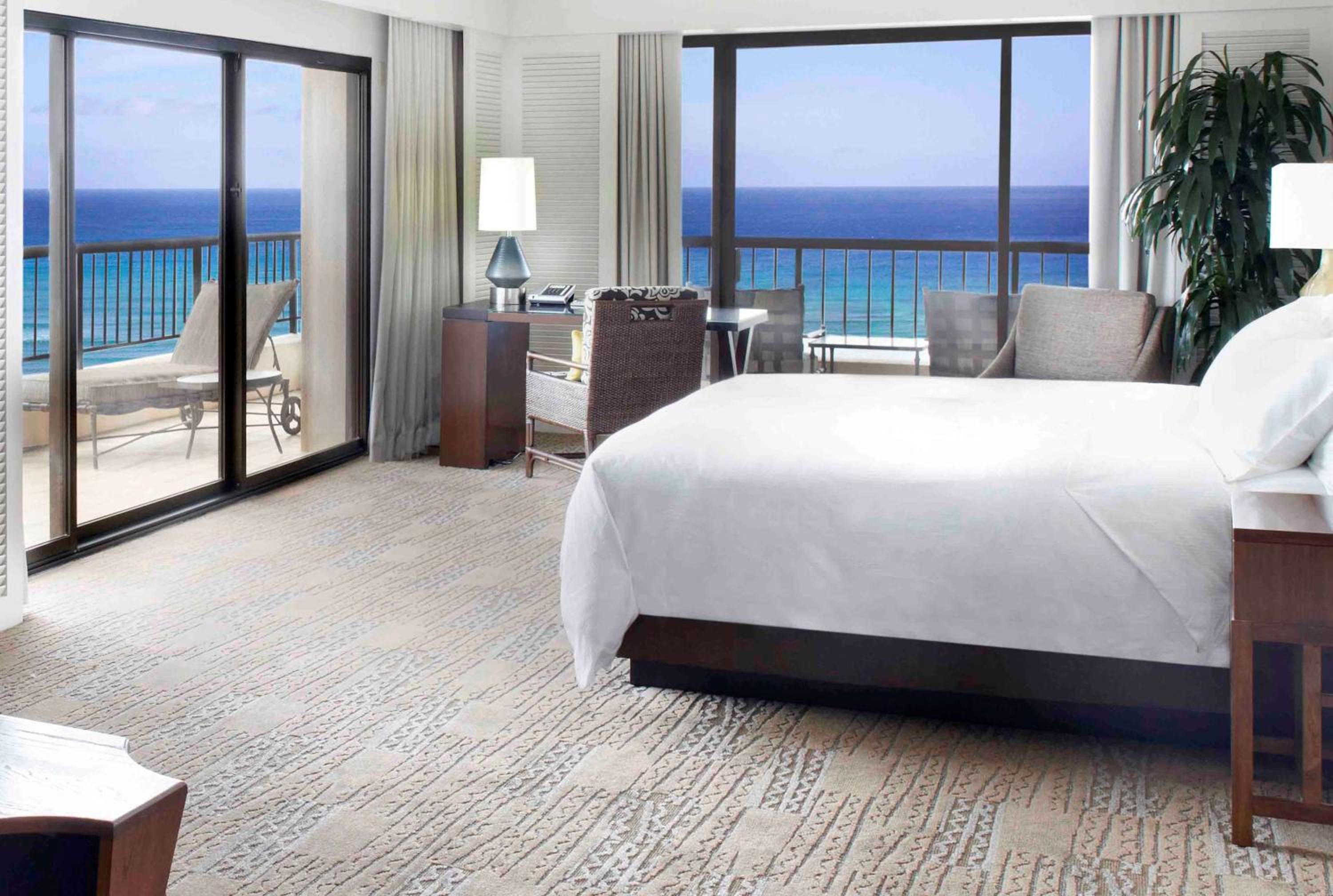 Ali’i Tower Corner Ocean Front with King Bed