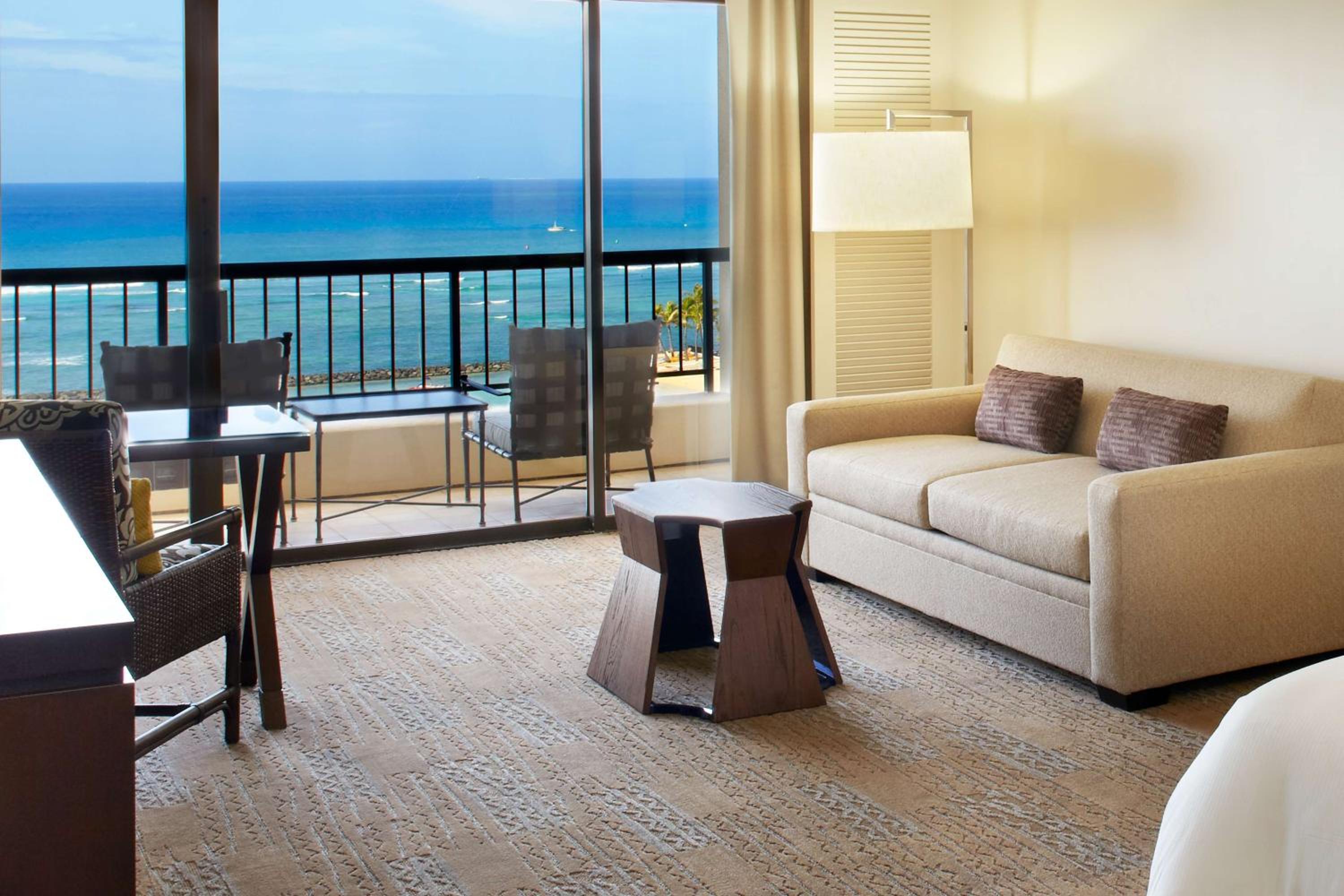 Ali'i Tower Ocean Front with King bed