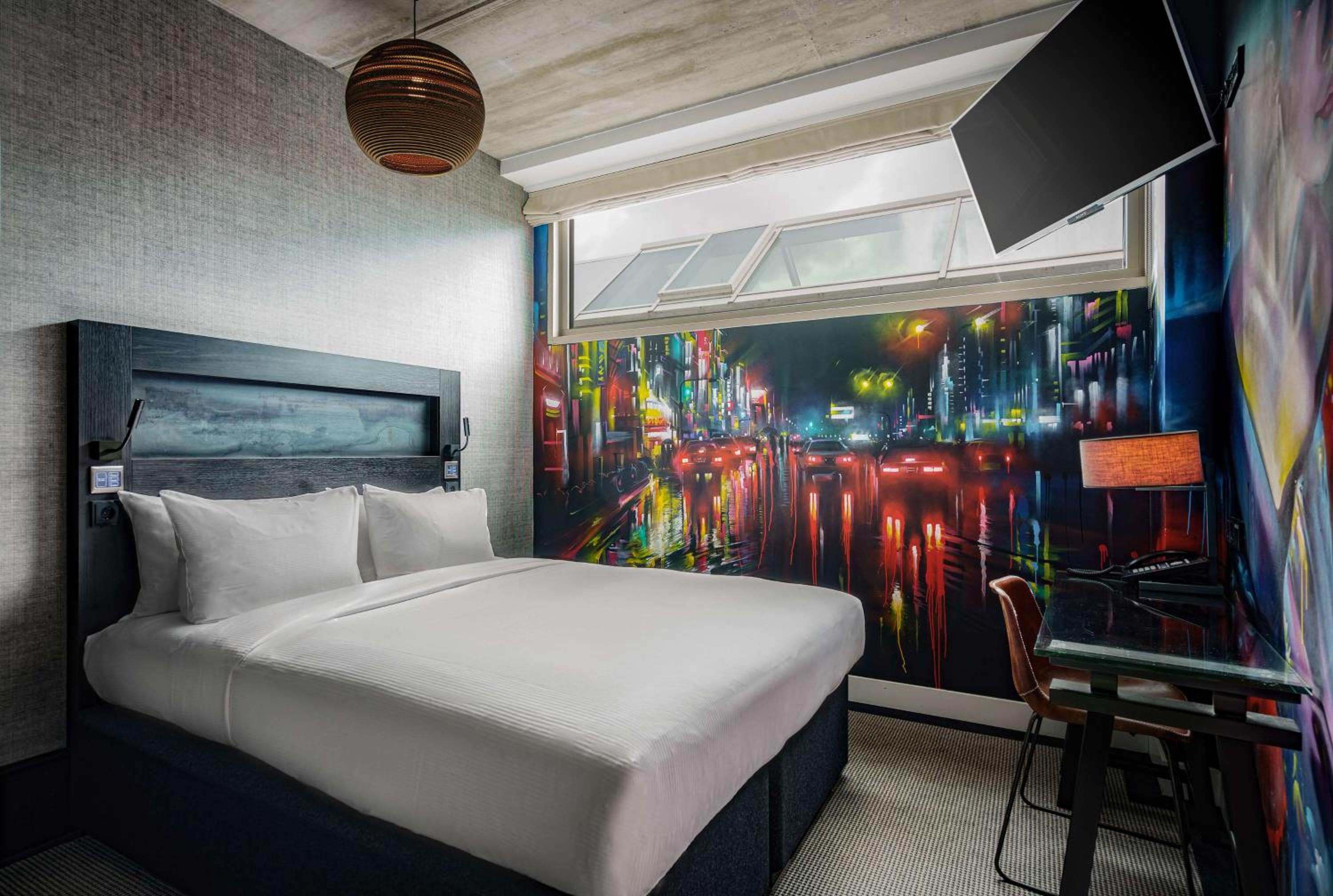 Amsterdam Street Art Queen Guest Room