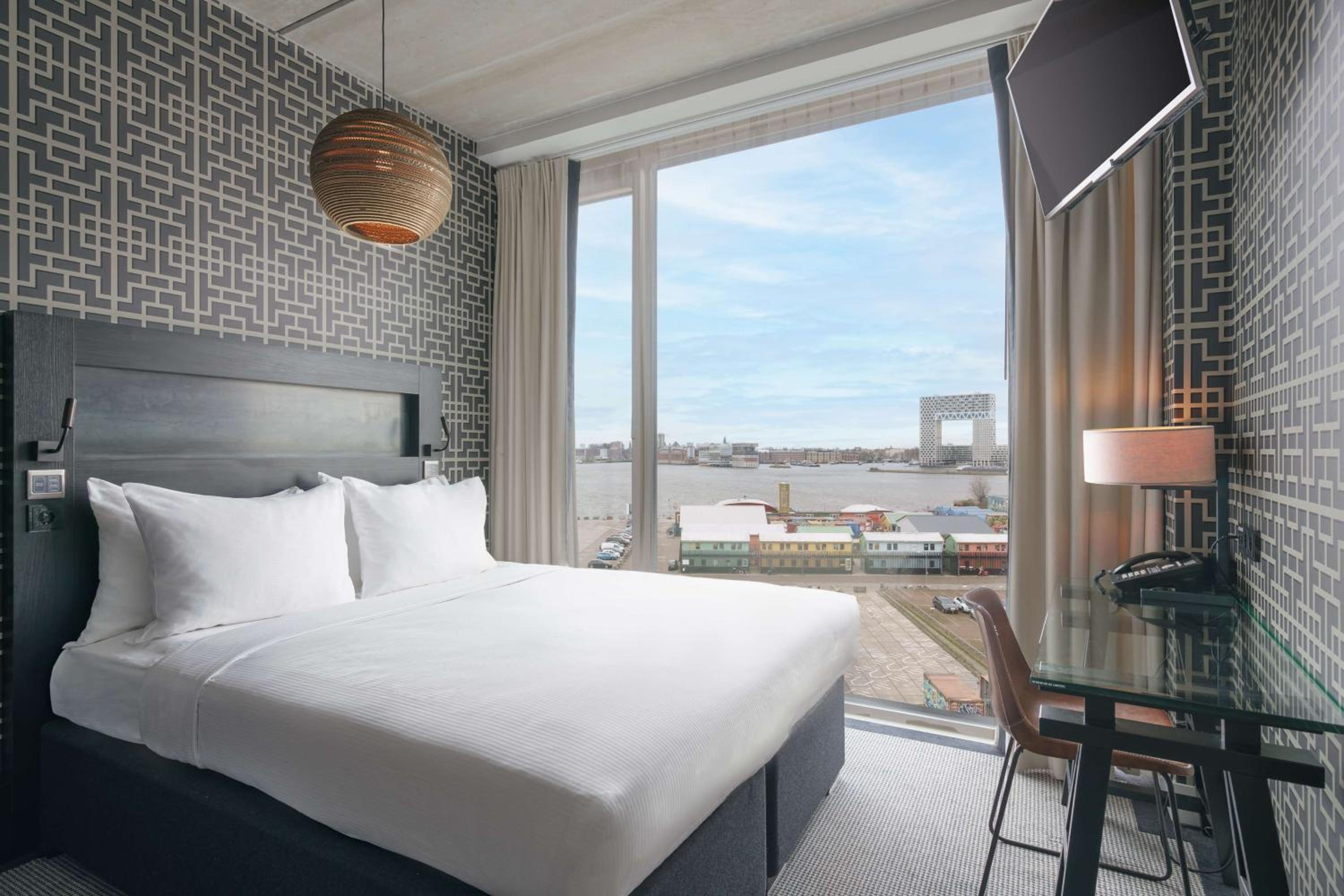 Queen Guest Room with River View