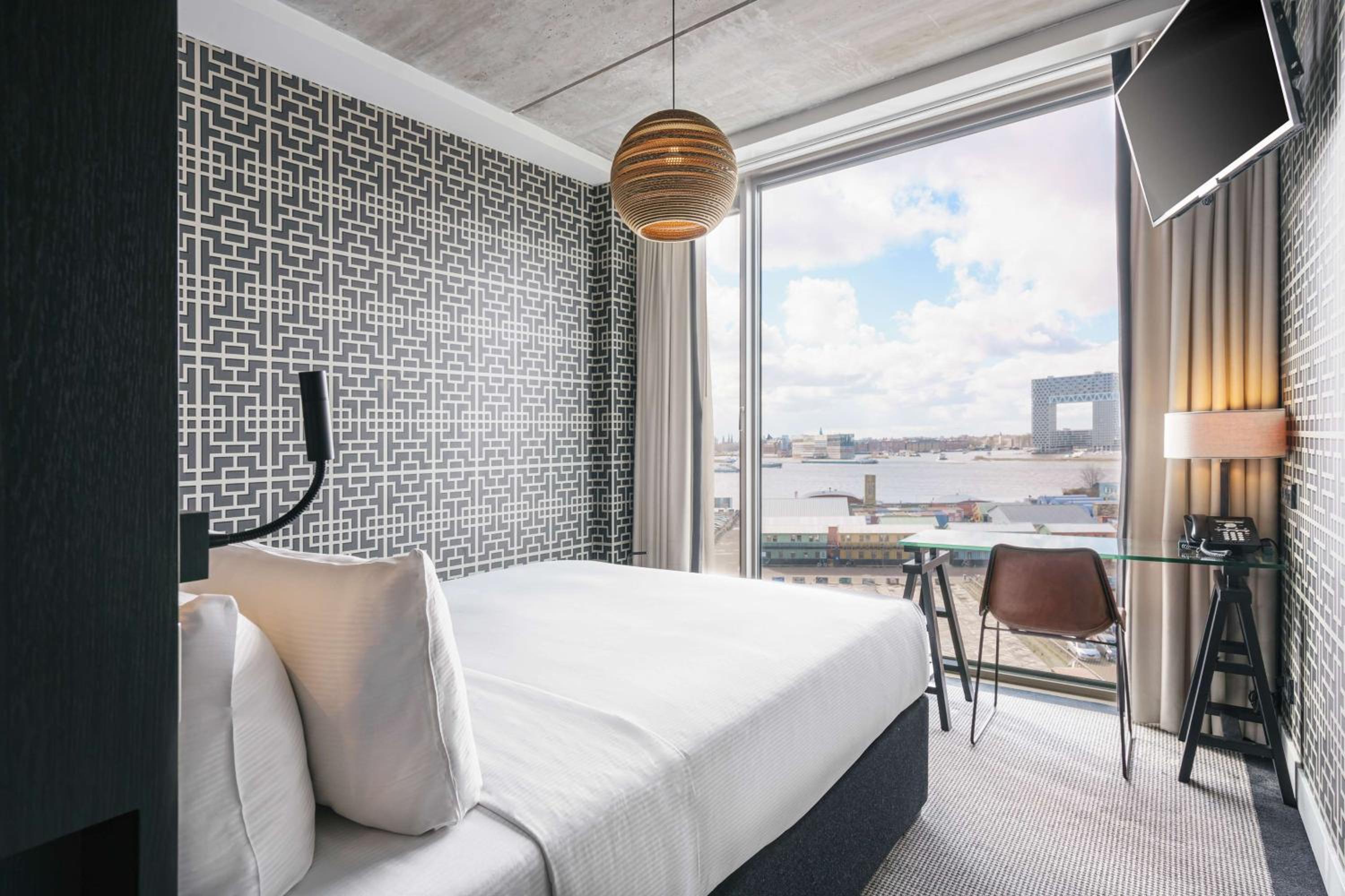 Queen Guest Room with River View