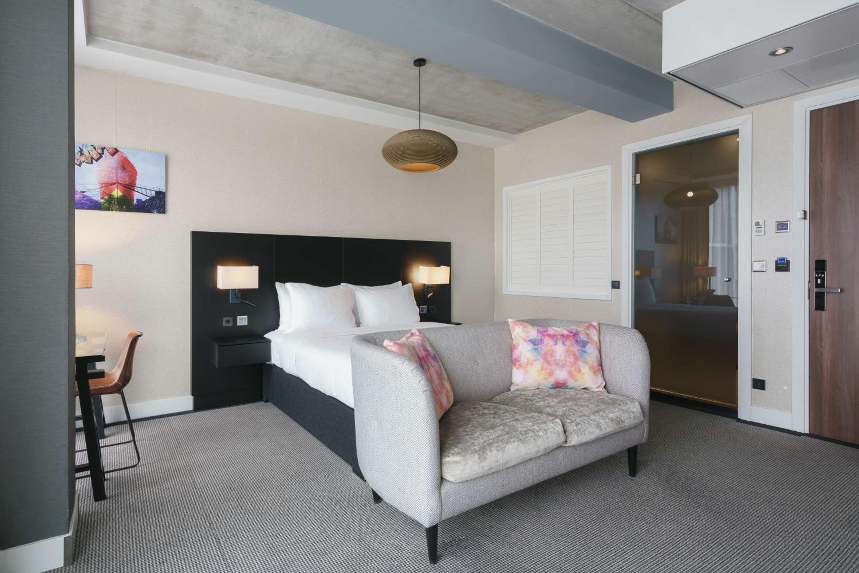 Deluxe Queen Room