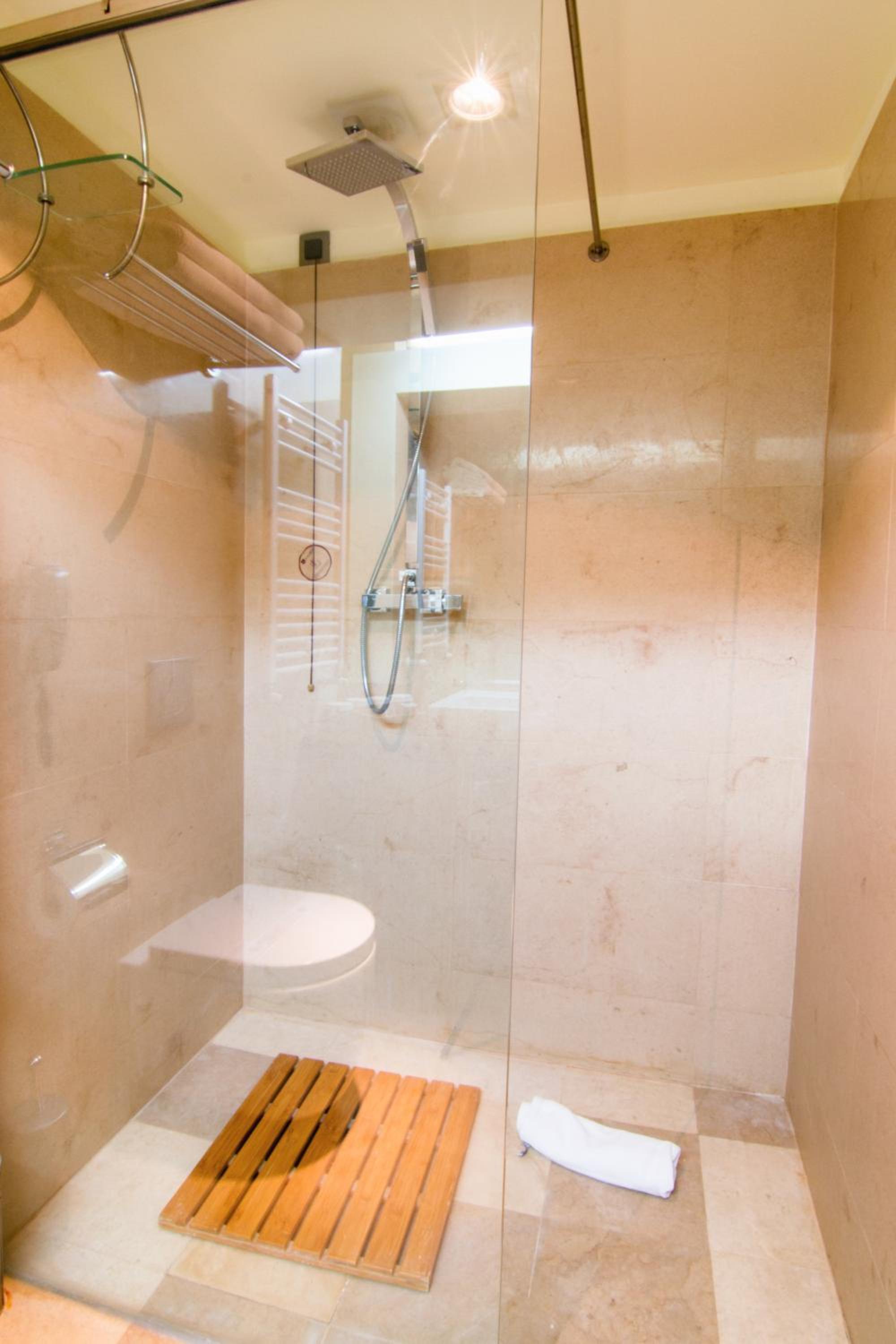 Standard Room with Panoramic View - Photo 10