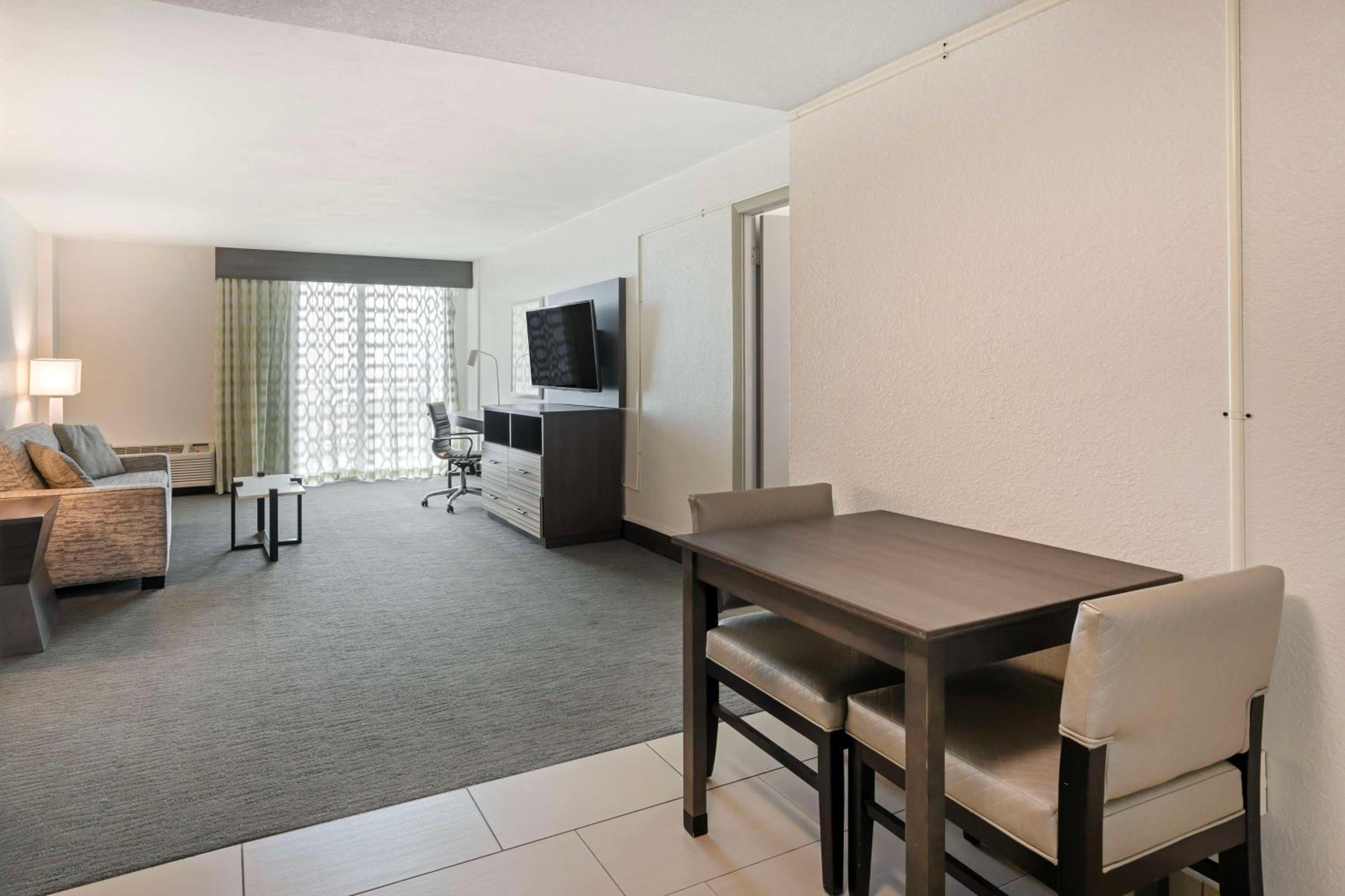 King Suite with Ocean View - Non-Smoking