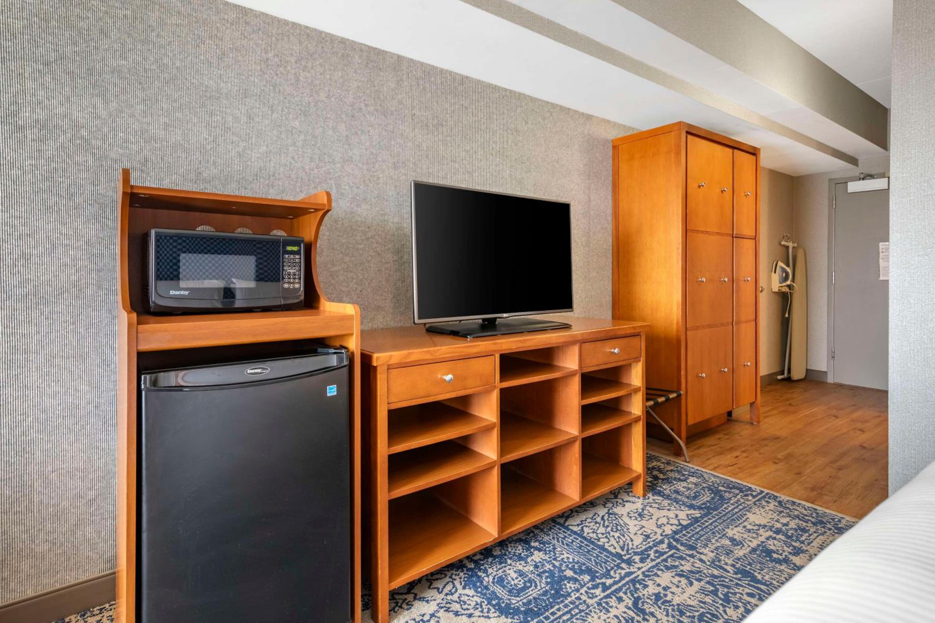Double Room with Two Double Beds - Photo 2