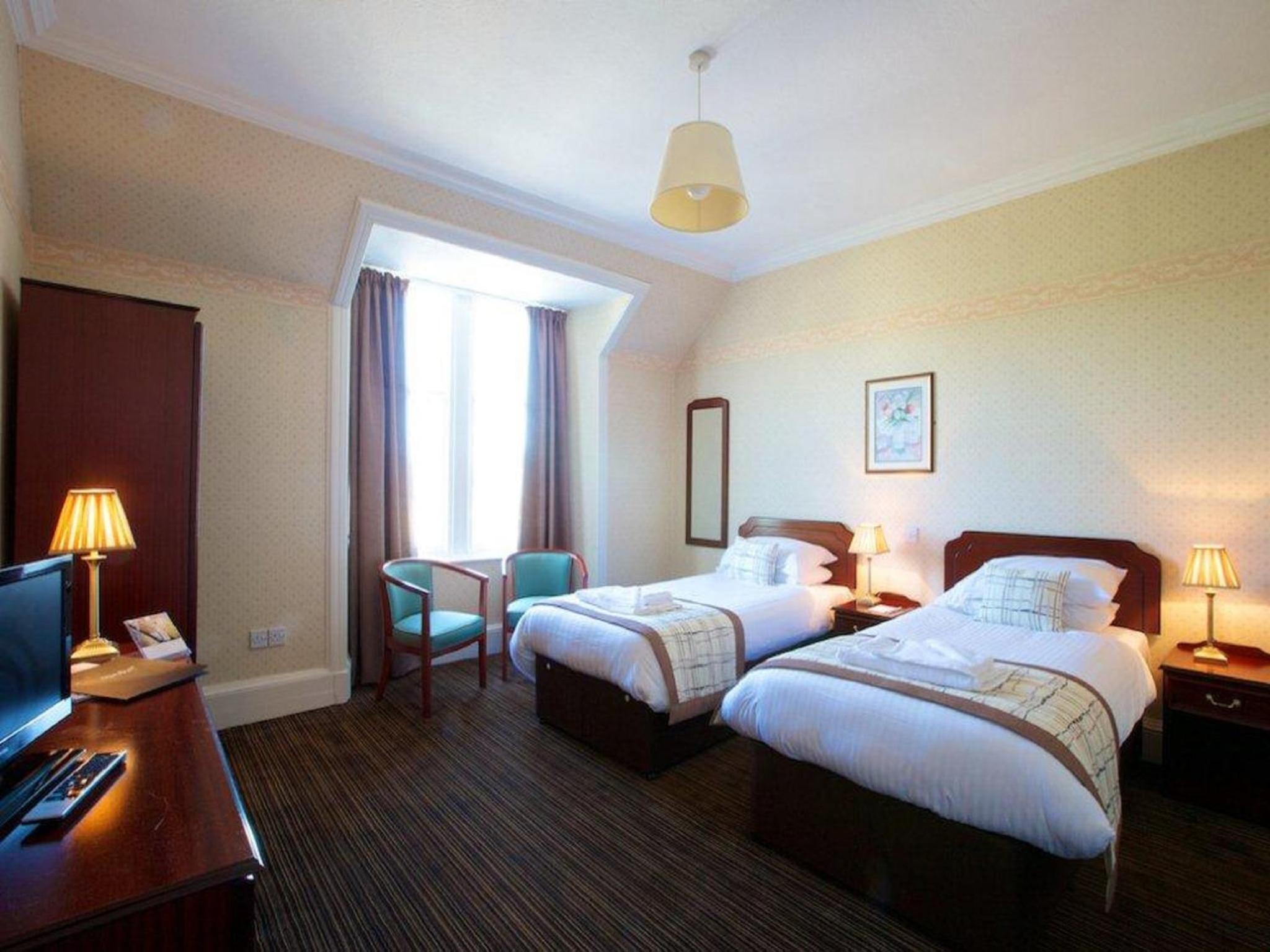 Twin Room - Photo 3
