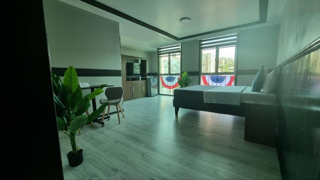 Deluxe Junior Suite photo 2