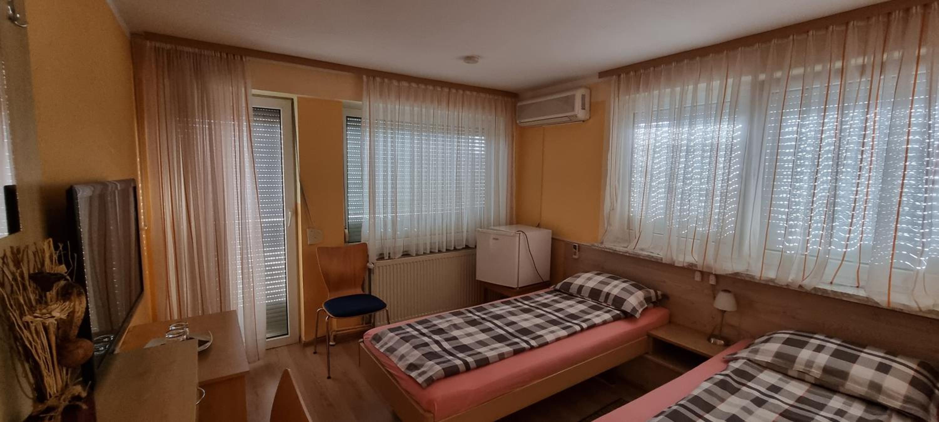 One-Bedroom Suite - Photo 1