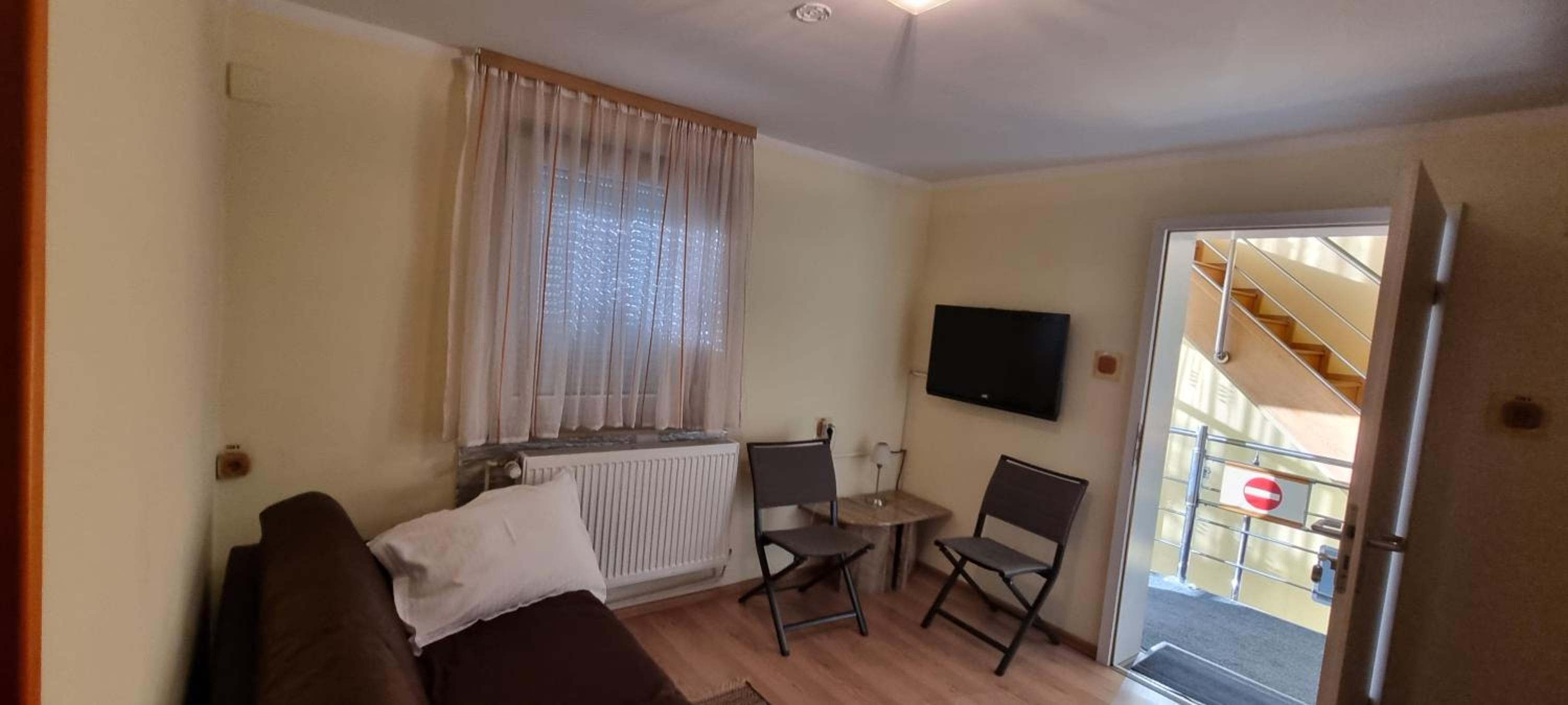 One-Bedroom Suite - Photo 3
