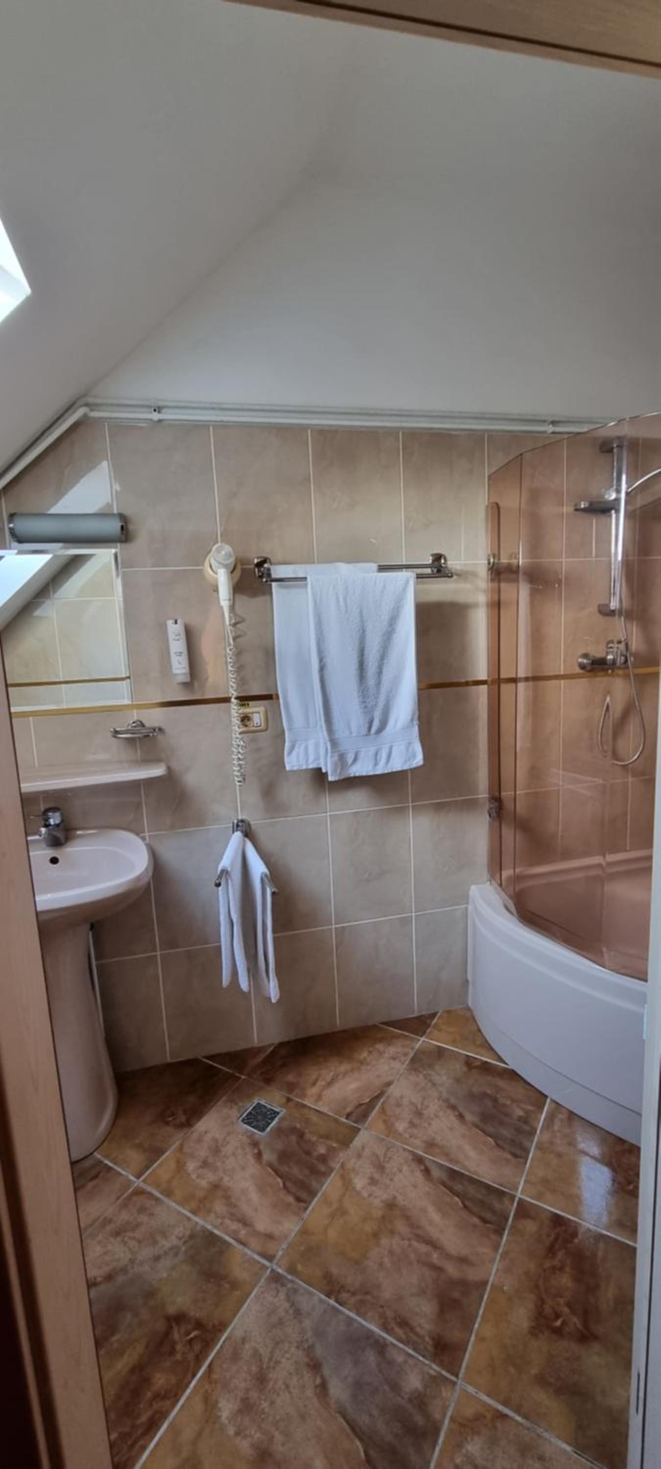 Double Room - Photo 13
