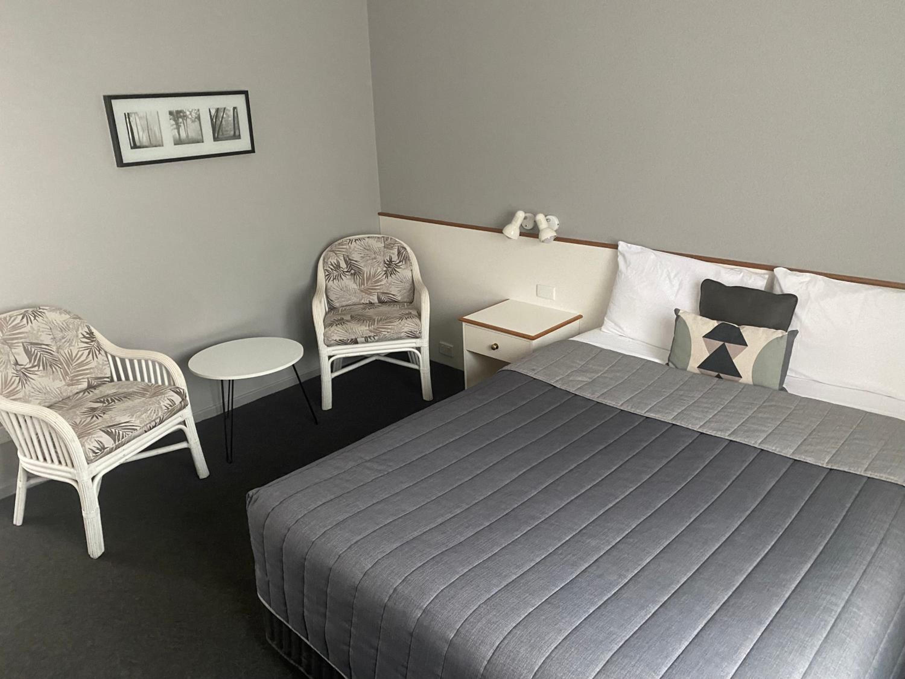 Budget Double Room - Photo 3