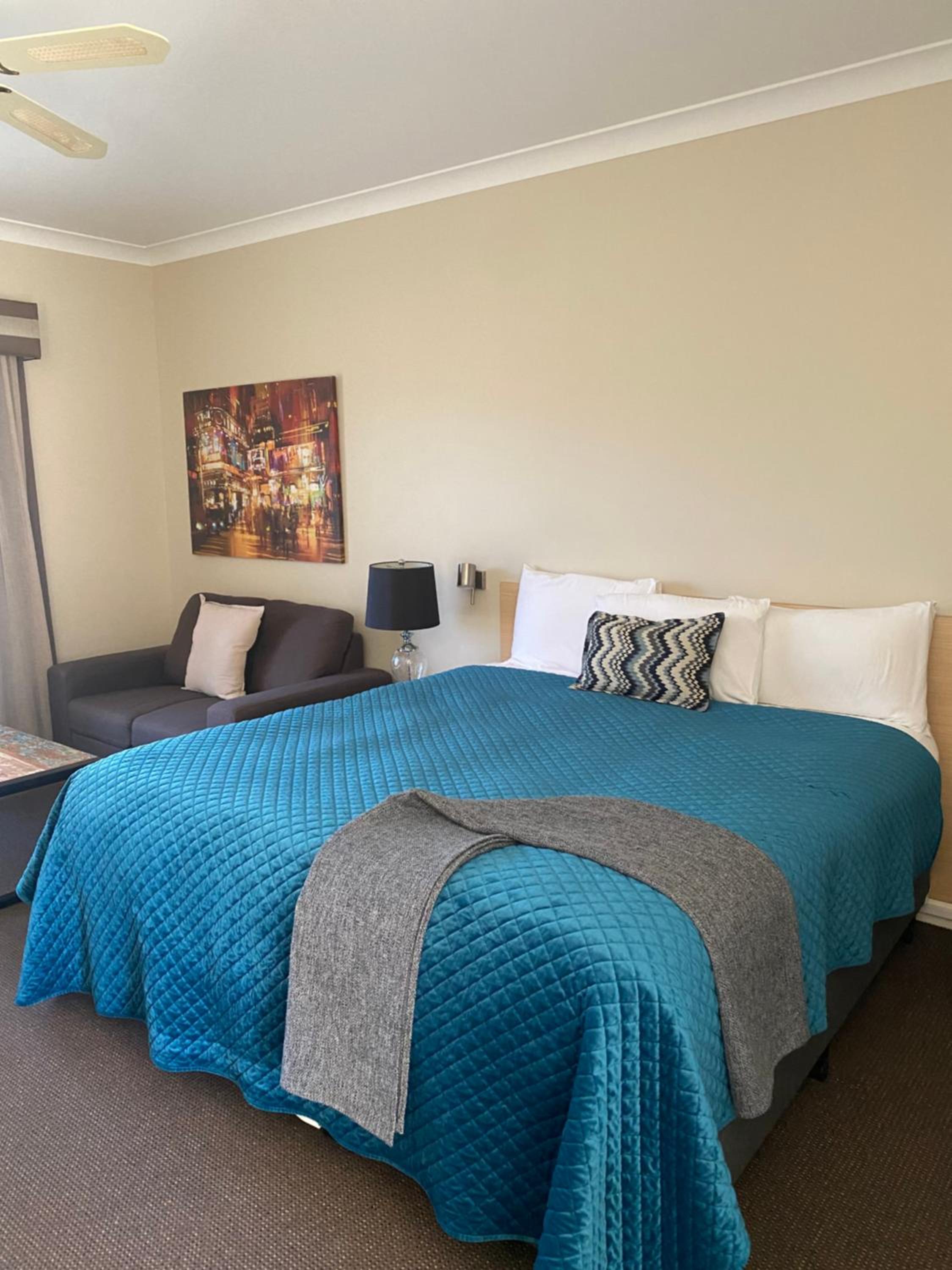 Deluxe King Room - Photo 1
