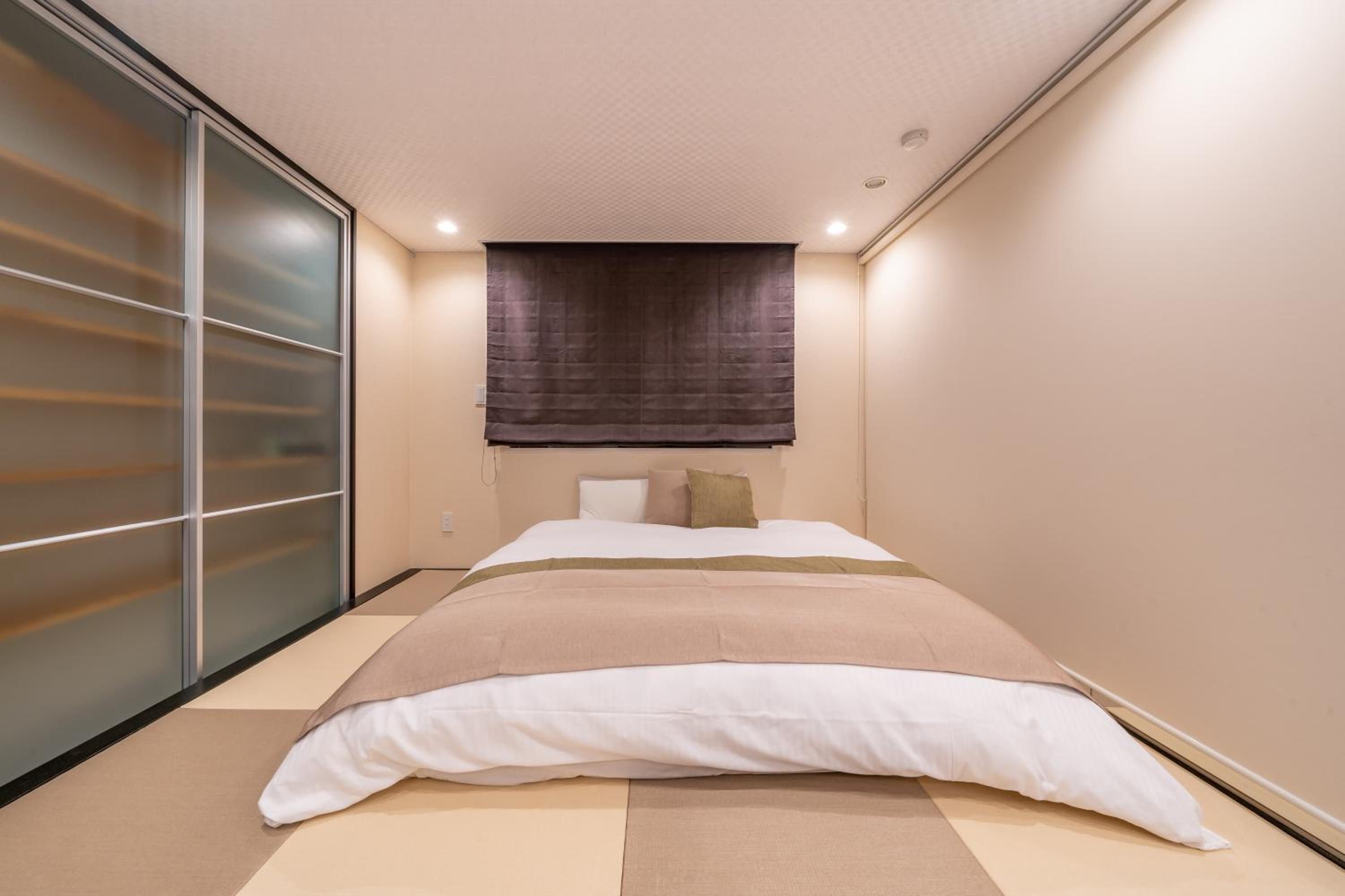 Suite - Photo 1