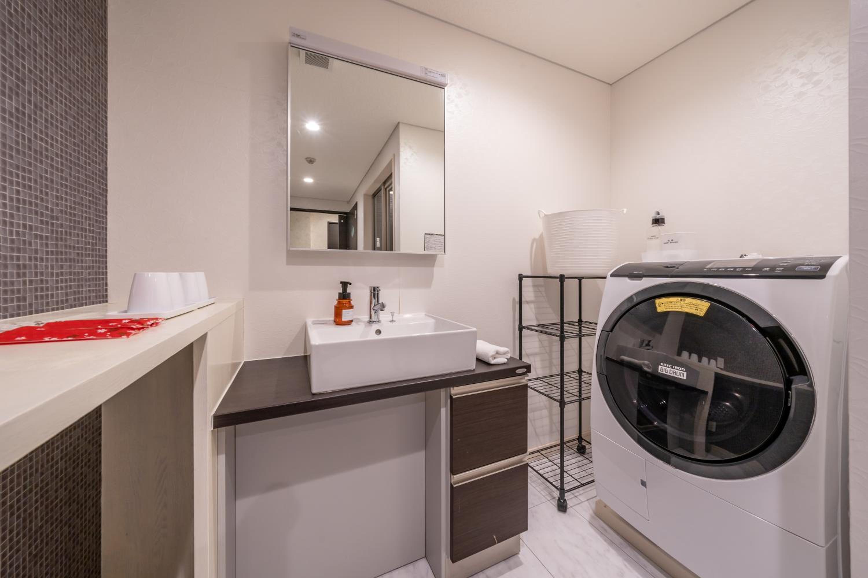 Suite - Photo 10