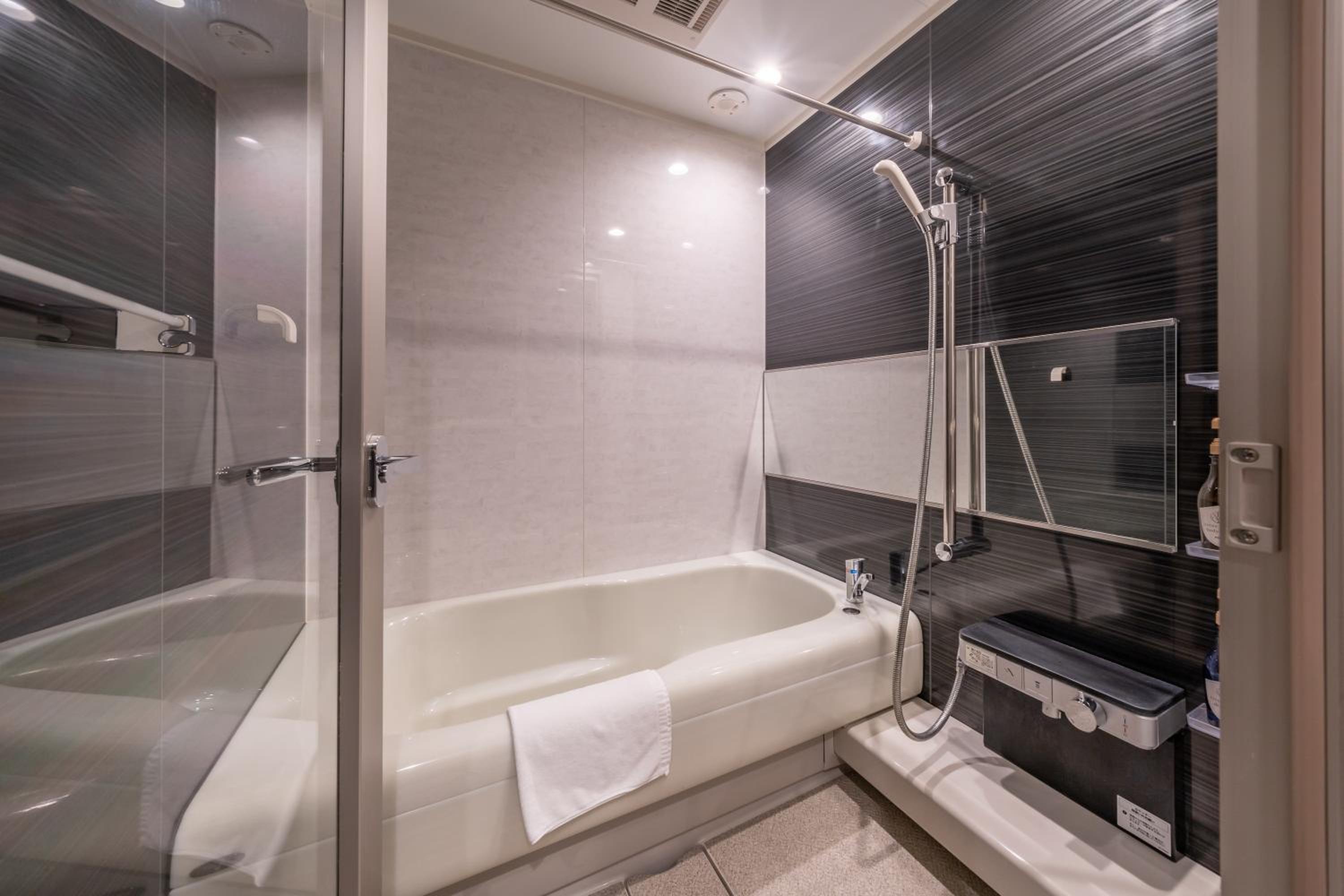 Suite - Photo 9