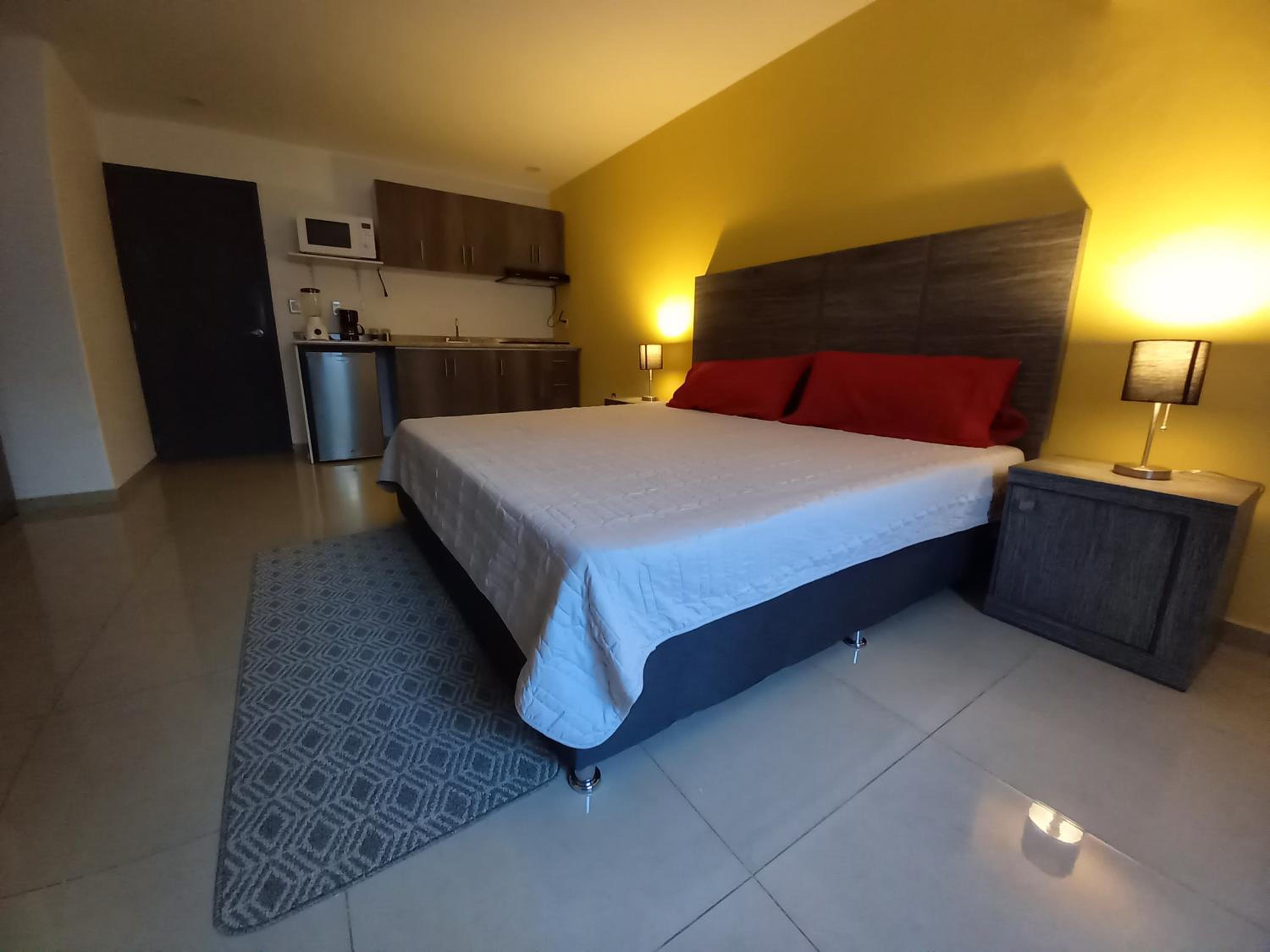 Deluxe Room (2 Adults + 1 Child)