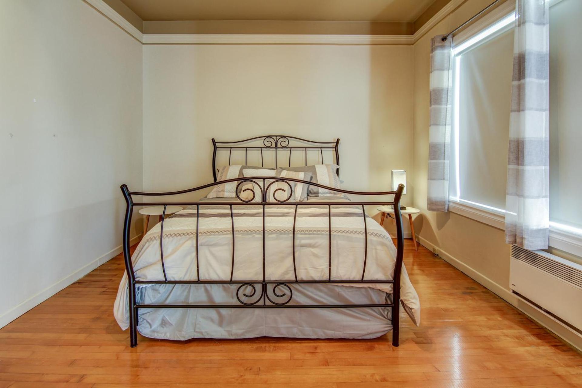 Five-Bedroom House photo 1