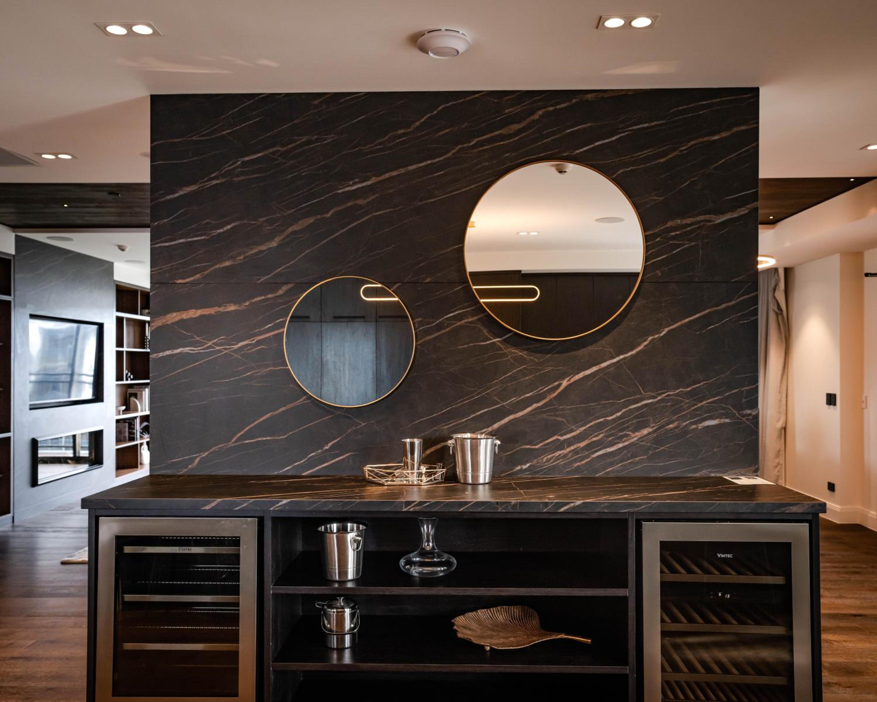 Luxury Penthouse with City View - Photo 6