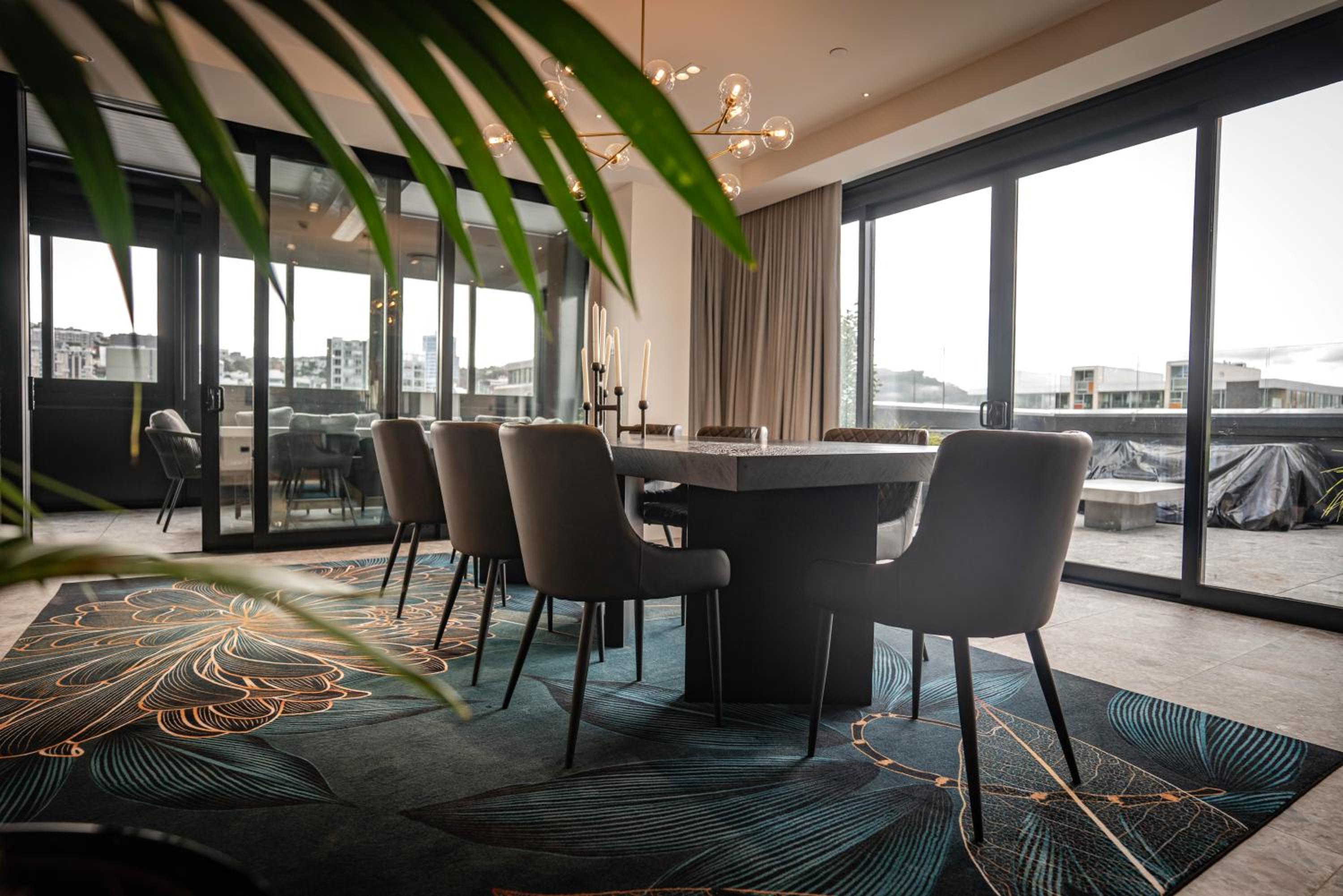 Luxury Penthouse with City View - Photo 8