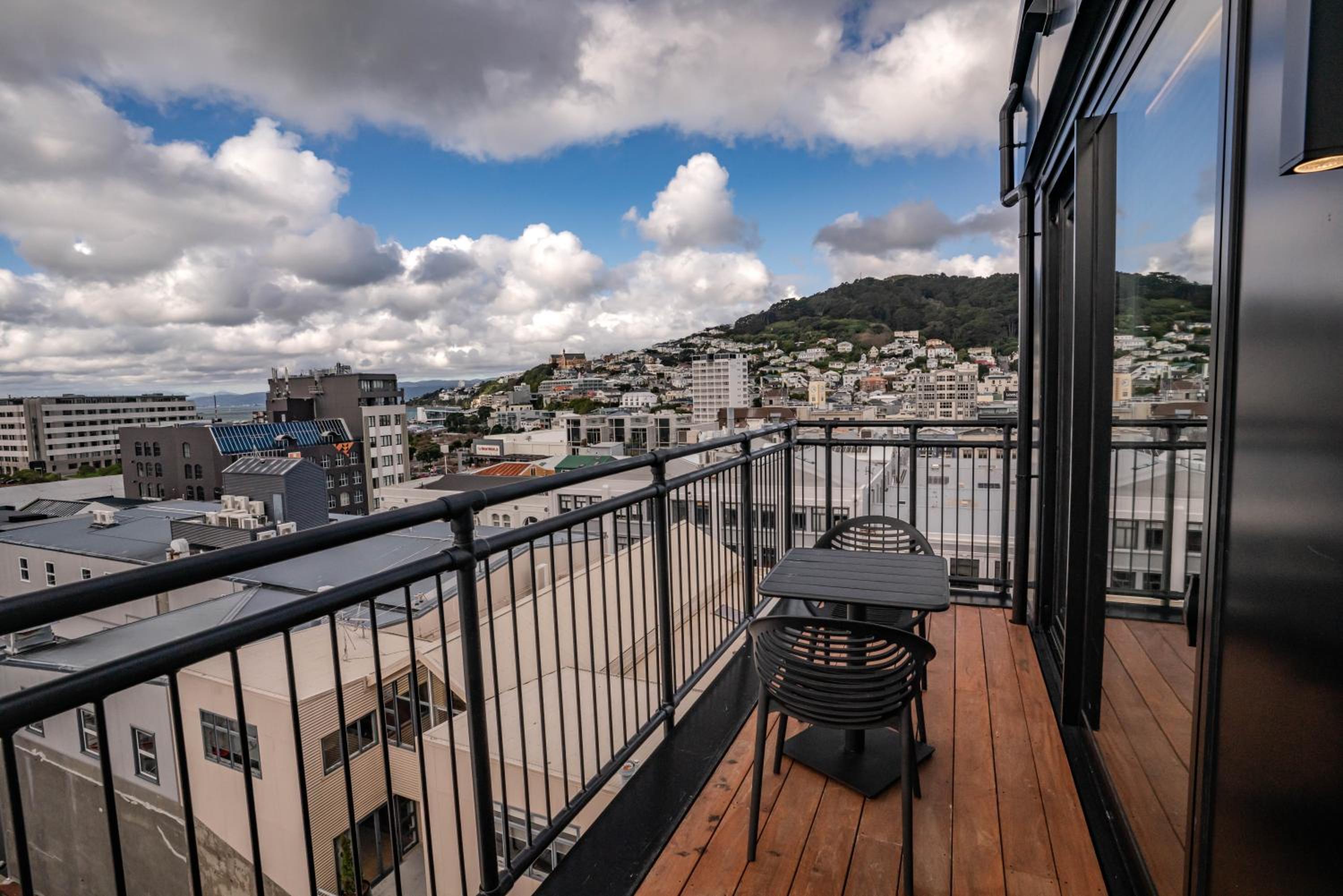 Luxury Penthouse with City View - Photo 12
